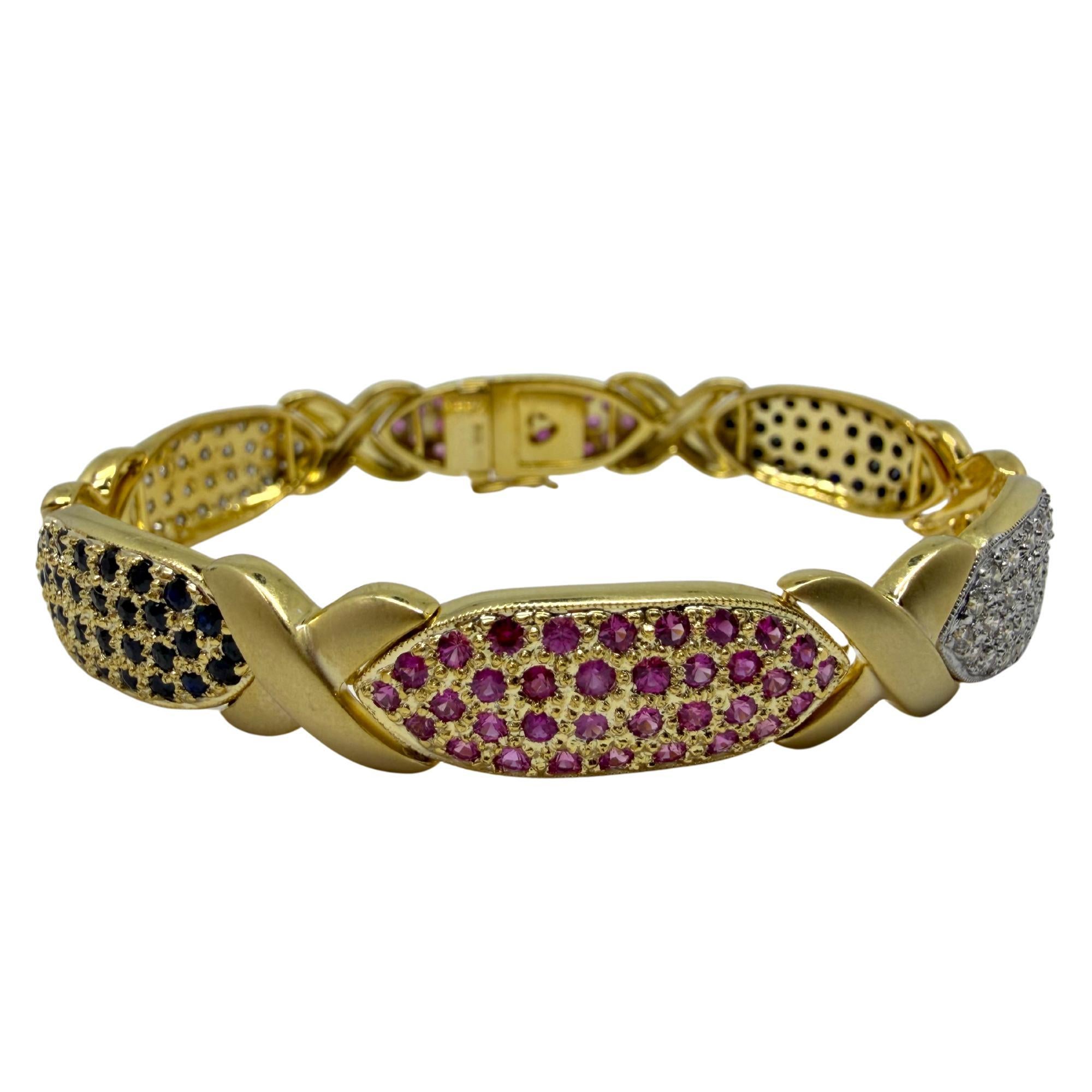 Bracelet en or blanc 18k avec diamants et saphirs multicolores
Condit : En bon état avec quelques légères usures de surface dues à l'âge.
Longueur : 7 pouces
Marquage : 