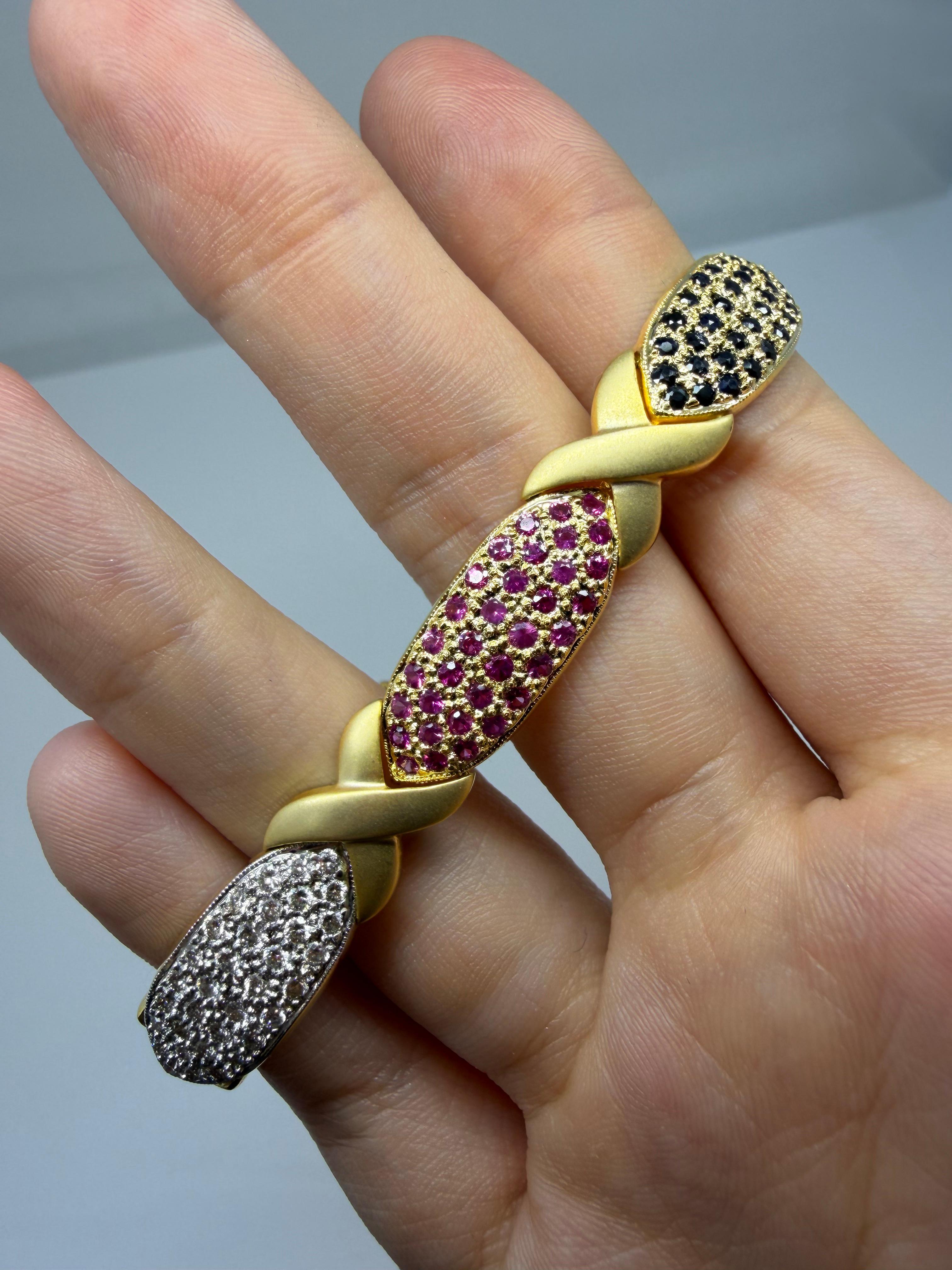 Bracelet en or jaune 18K avec diamants et saphirs multicolores en vente 4