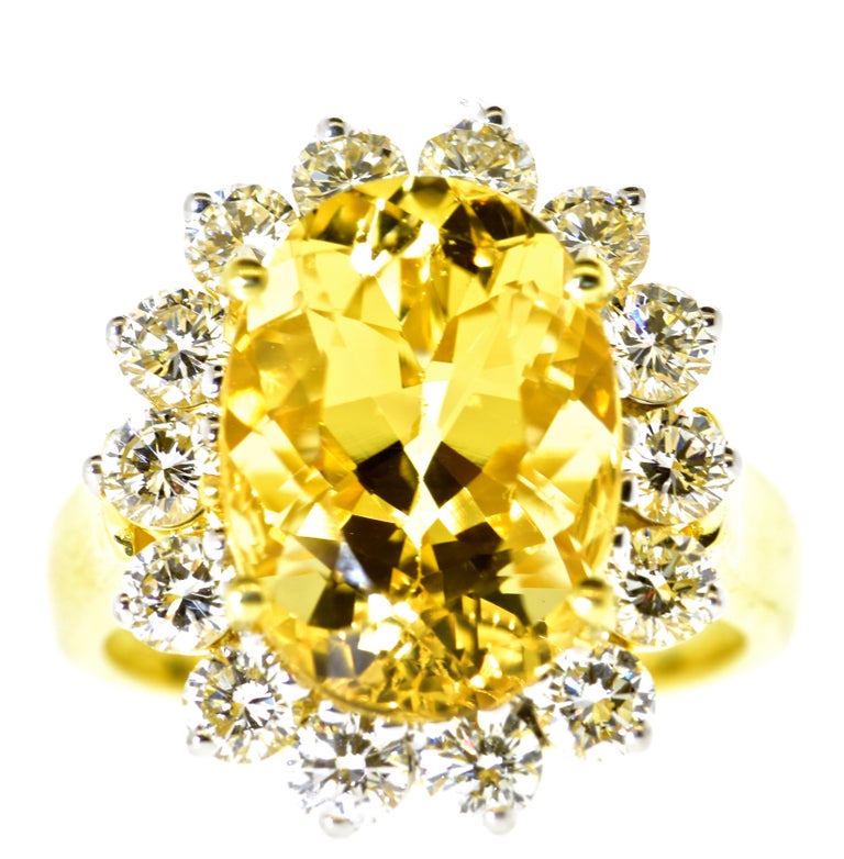 Contemporary 18K yellow gold, Diamond and  natural GIA Certified Golden Yellow Beryl Ring For Sale