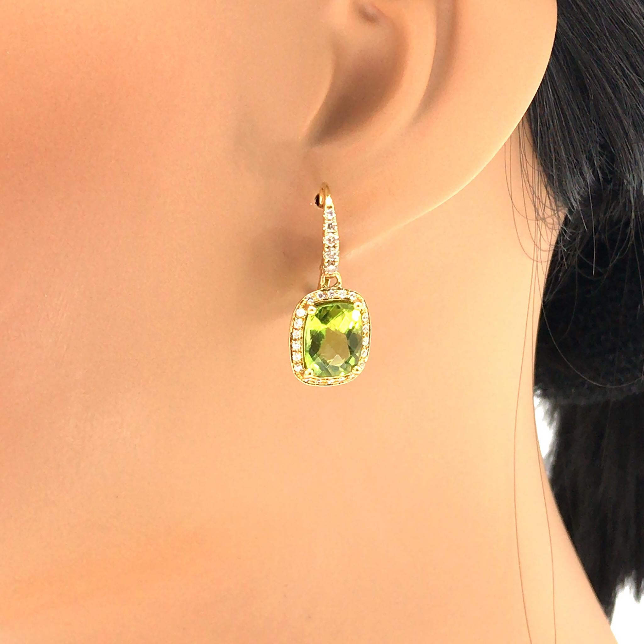 18k Yellow Gold Diamond and Peridot Drop Earrings In Excellent Condition In New York, NY