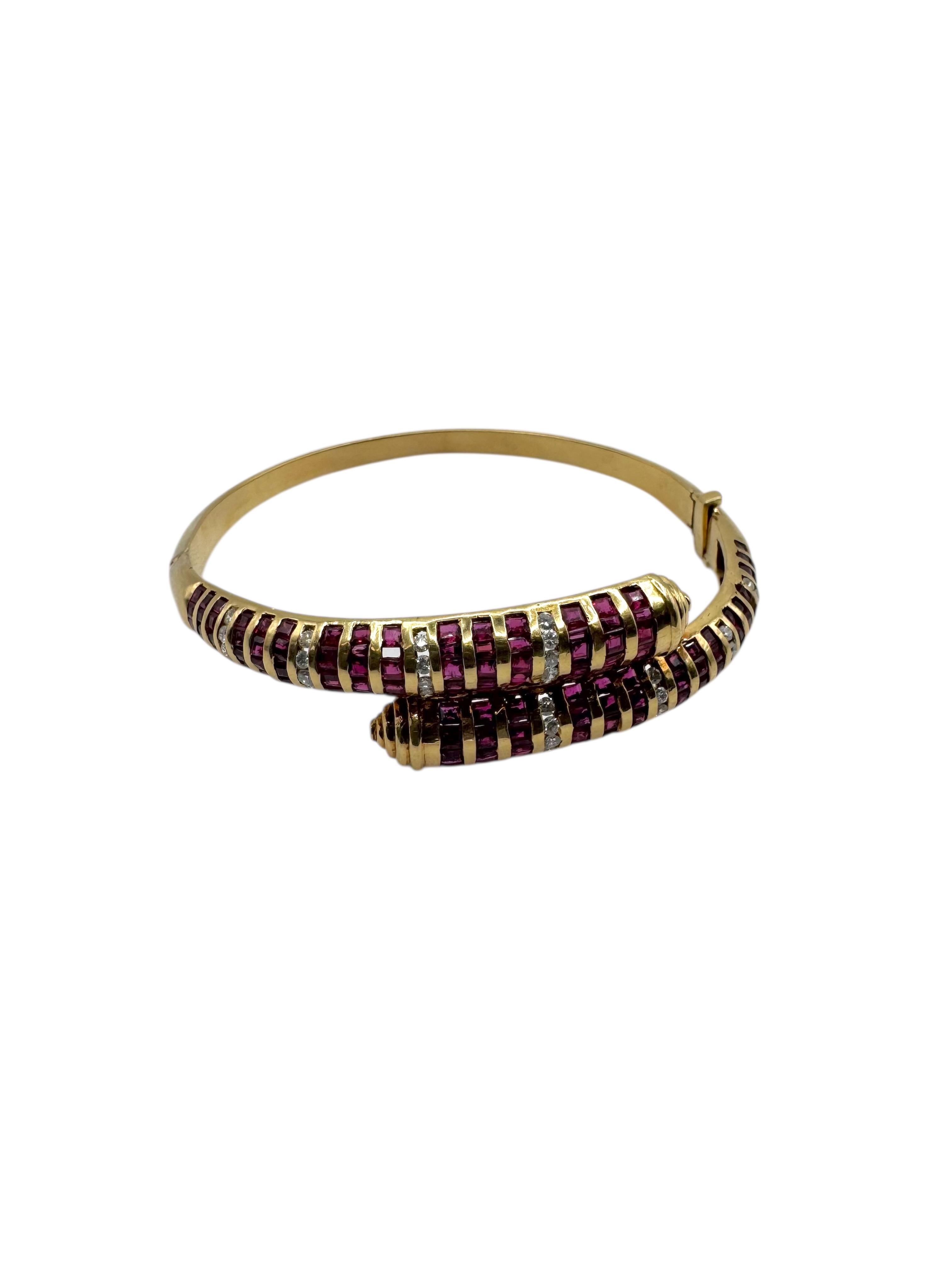 Taille brillant Bracelet en or jaune 18 carats avec diamants et rubis en vente