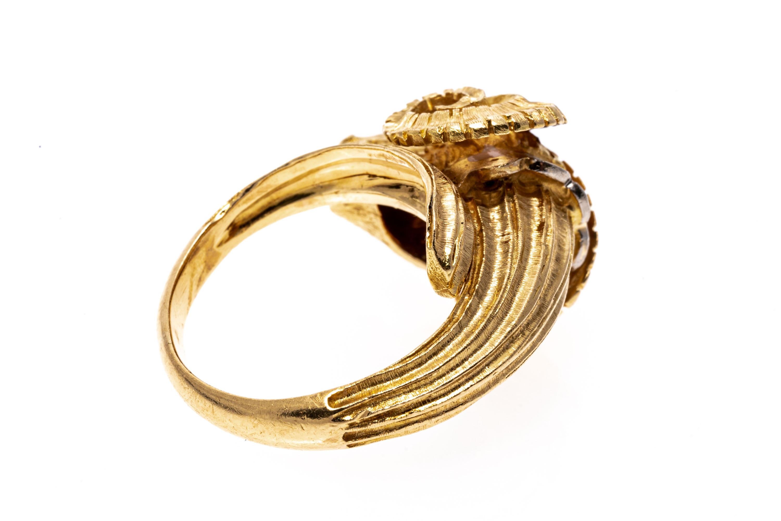 18 Karat Gelbgold Ring mit griechischem Widderkopf, Diamant und Rubin (Retro) im Angebot