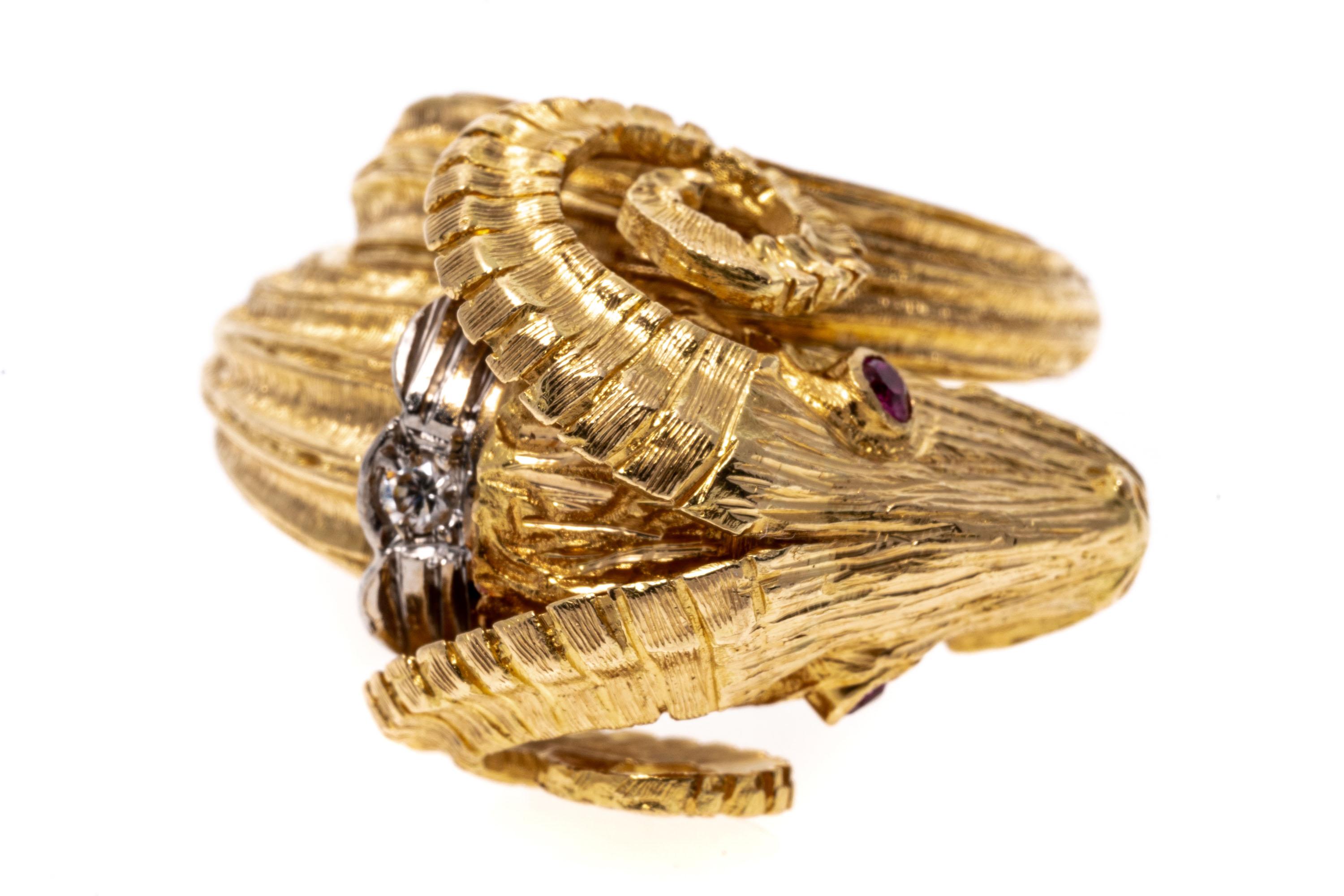18 Karat Gelbgold Ring mit griechischem Widderkopf, Diamant und Rubin Damen im Angebot