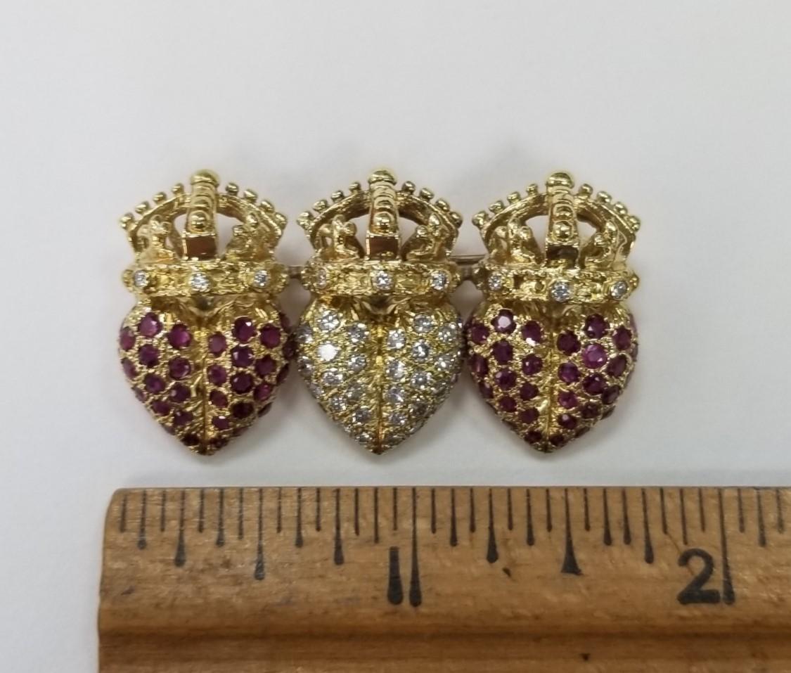 Round Cut 18k Yellow Gold Diamond and Ruby Heart with crown Brooch For Sale