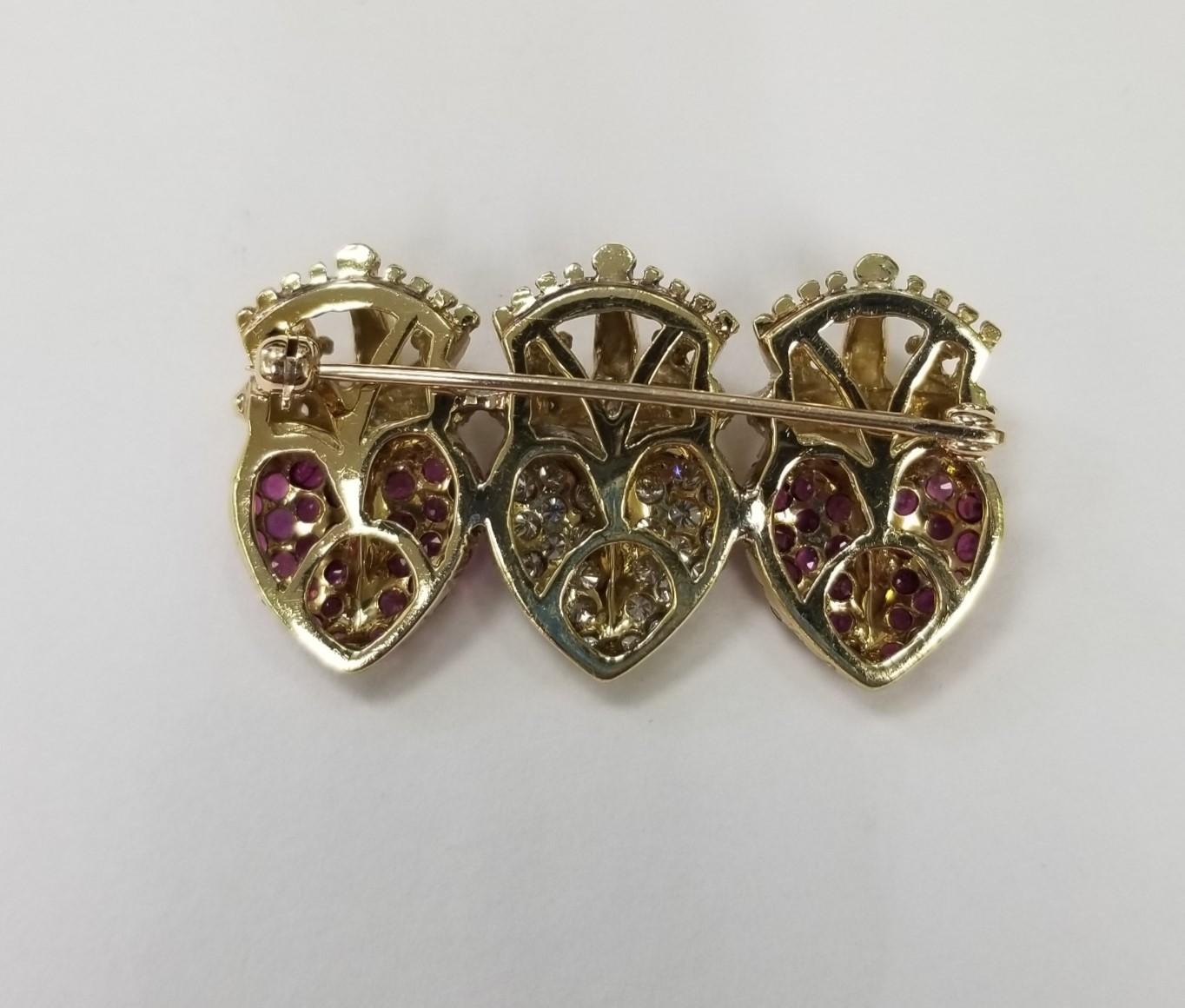18k Yellow Gold Diamond and Ruby Heart with crown Brooch In Excellent Condition For Sale In Los Angeles, CA