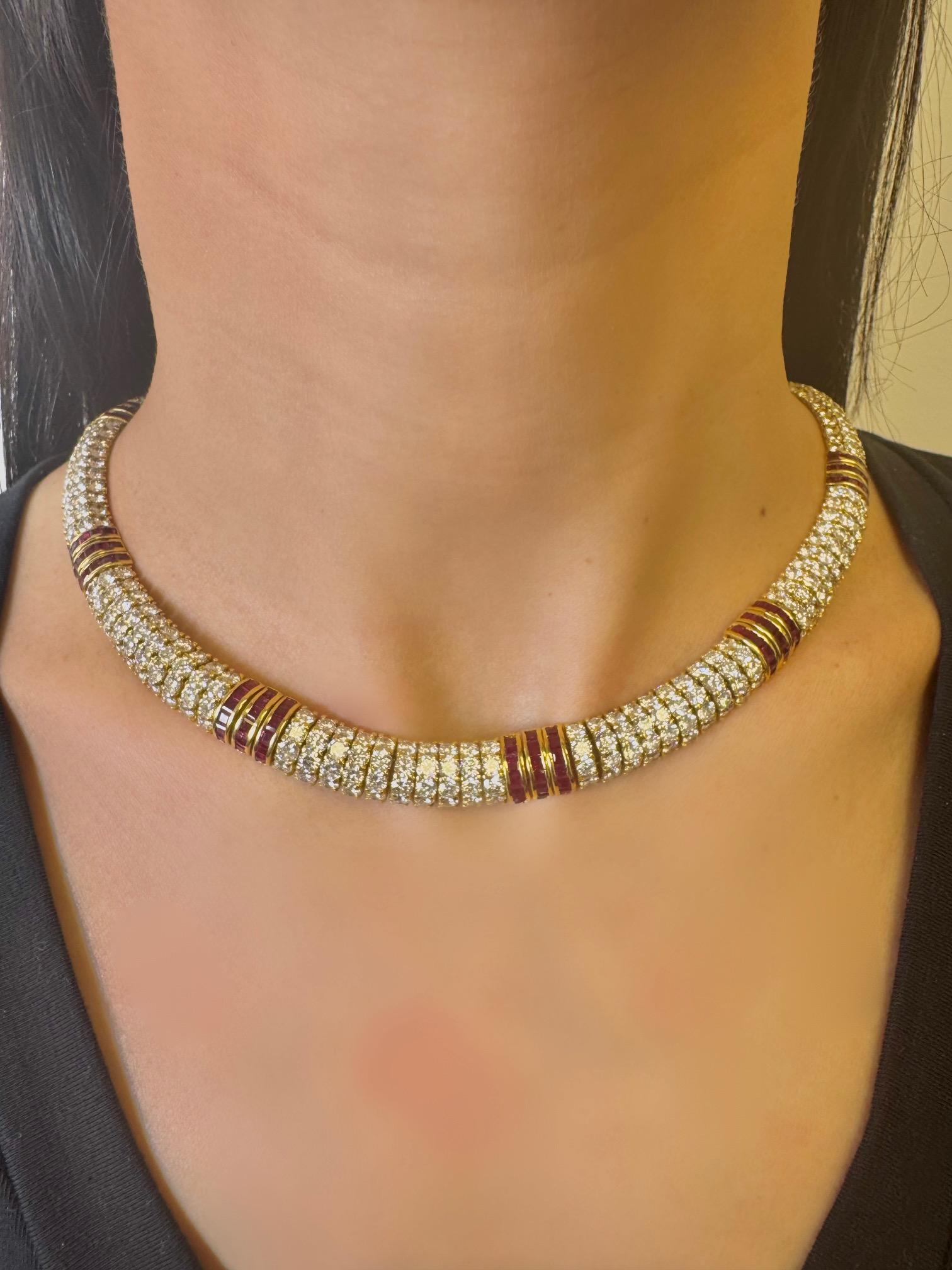 Taglio brillante Collana e bracciale in oro giallo 18K con diamanti e rubini in vendita