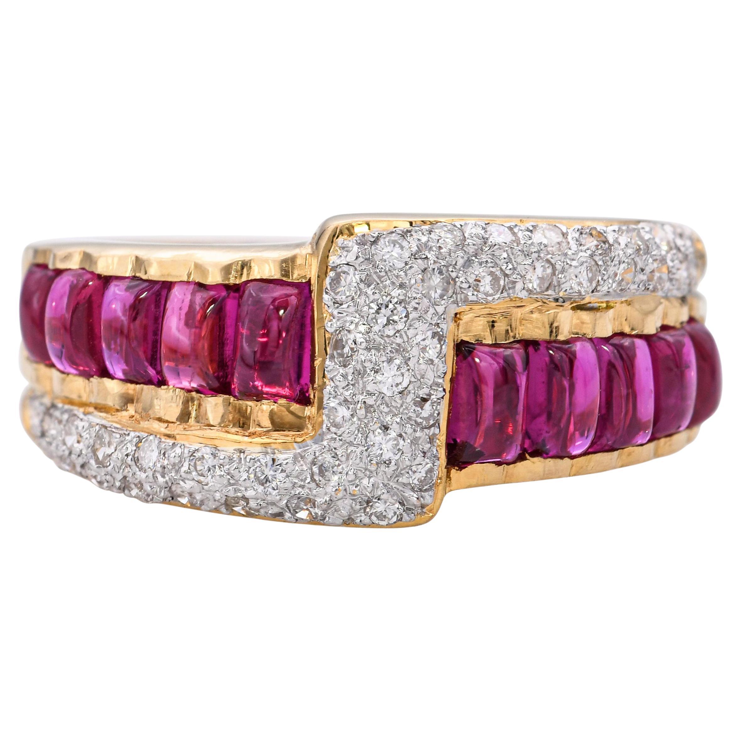 Anillo de oro amarillo de 18k con diamantes y rubíes
