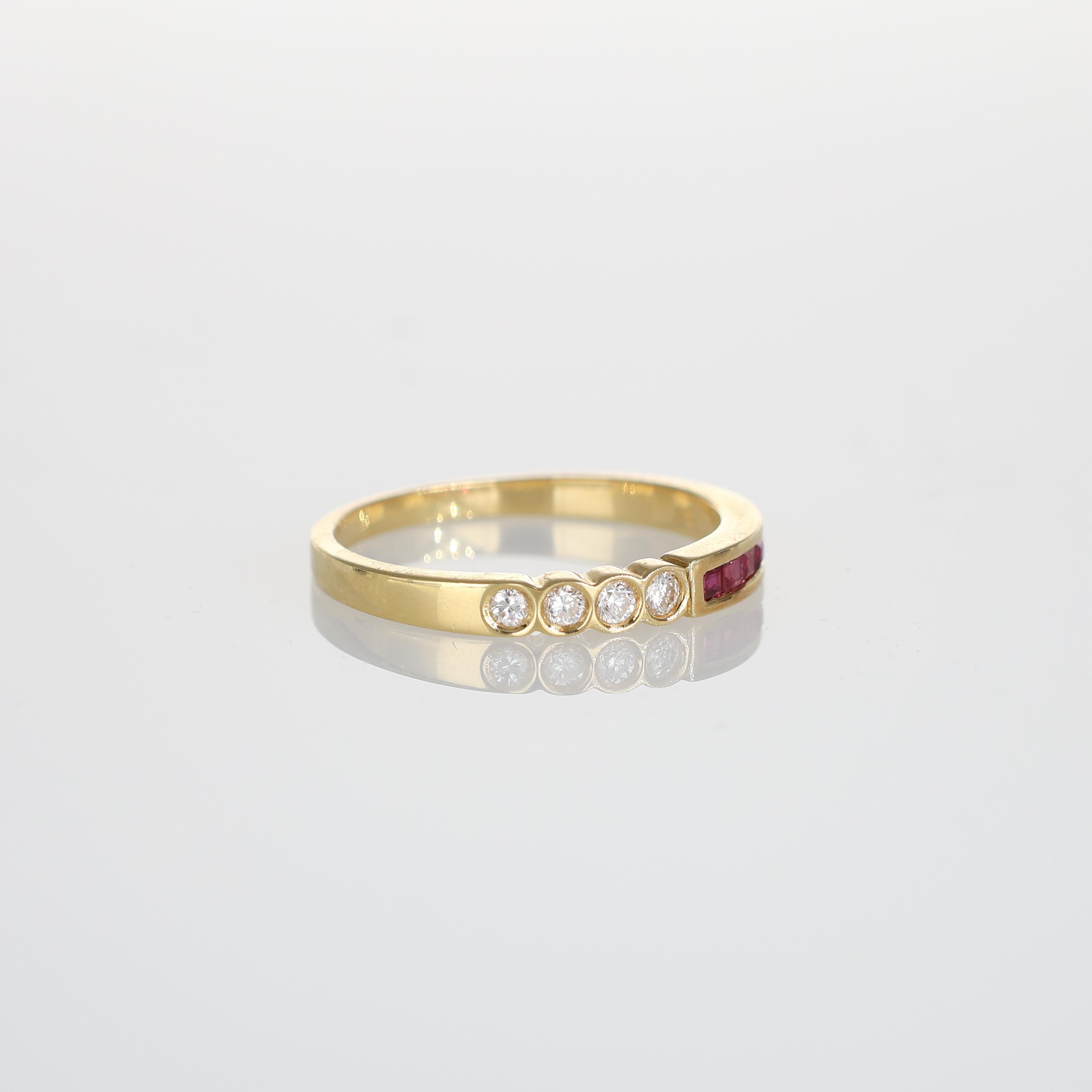 Brilliant Cut 18k Yellow Gold Diamond and Ruby Rivière Ring For Sale