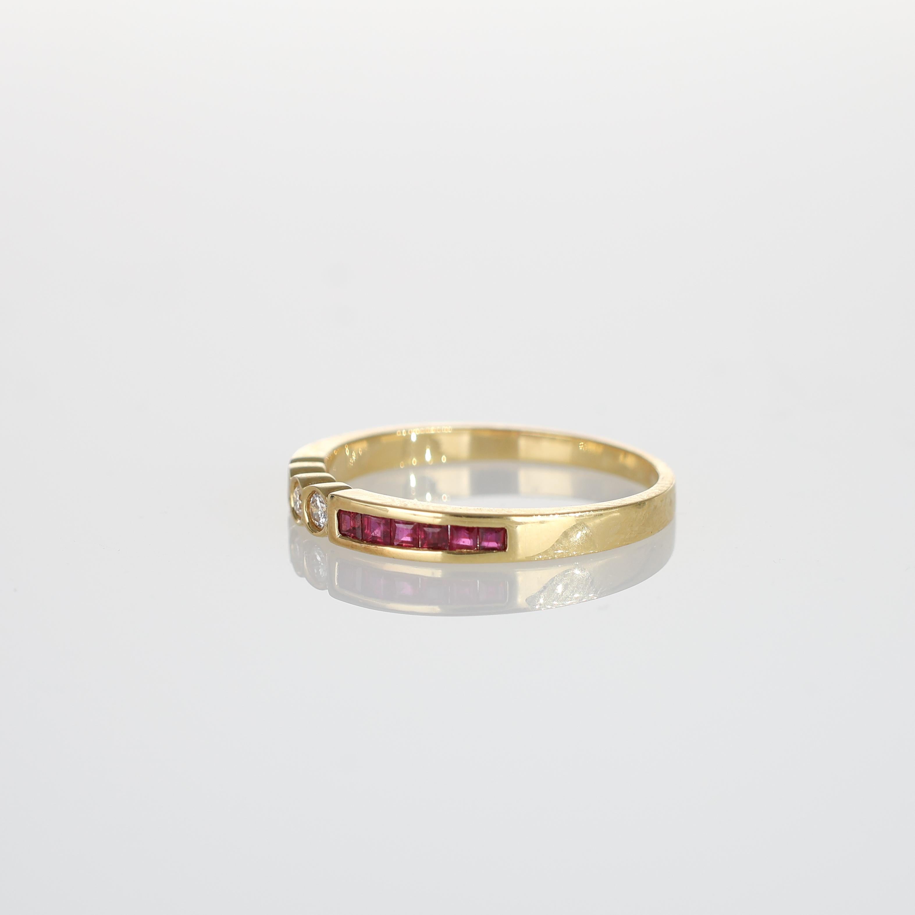 18k Yellow Gold Diamond and Ruby Rivière Ring In New Condition For Sale In Bergamo, BG