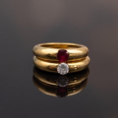 Conjunto de anillos apilables de oro amarillo de 18k con diamantes y rubíes