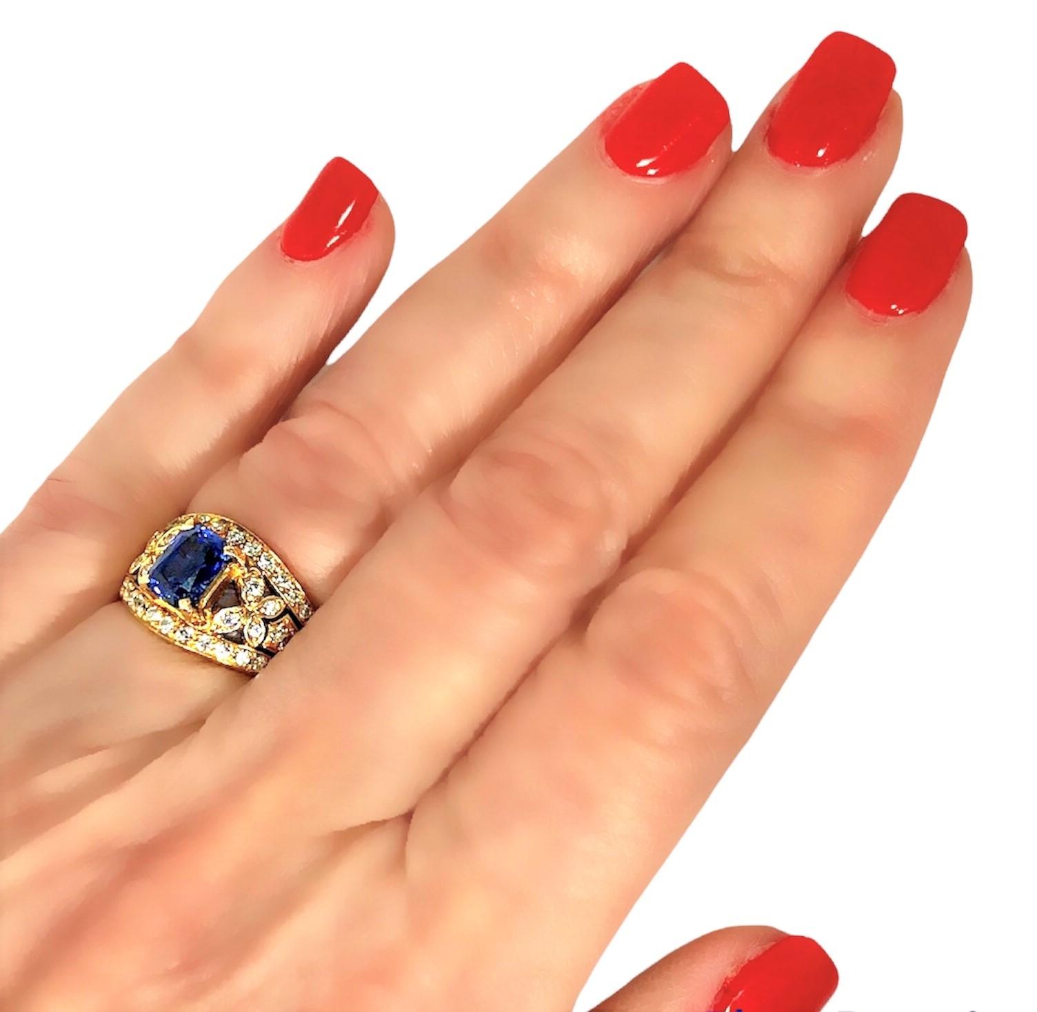 18K Yellow Gold, Diamond and Sapphire Cocktail Ring For Sale 3