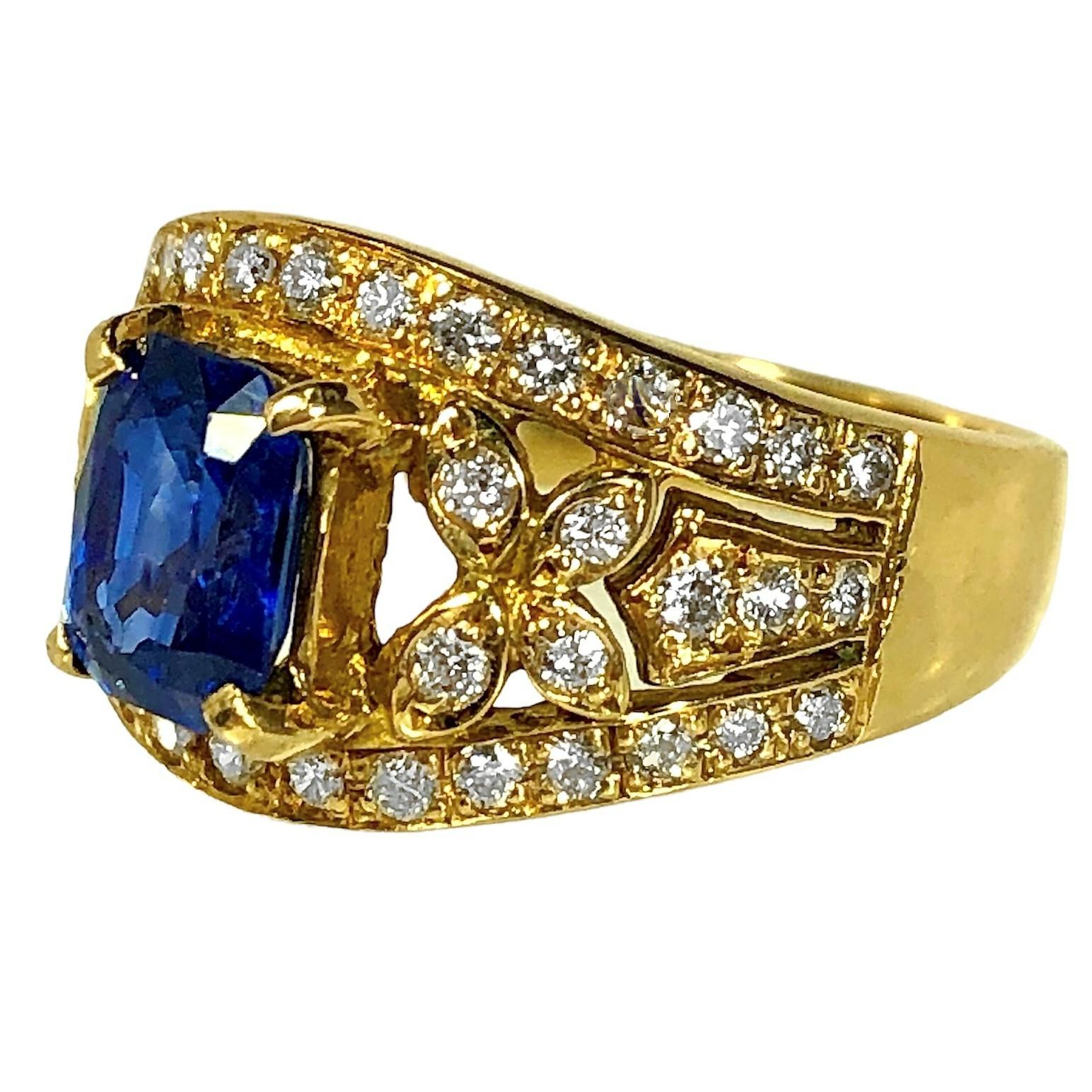 Contemporary 18K Yellow Gold, Diamond and Sapphire Cocktail Ring For Sale