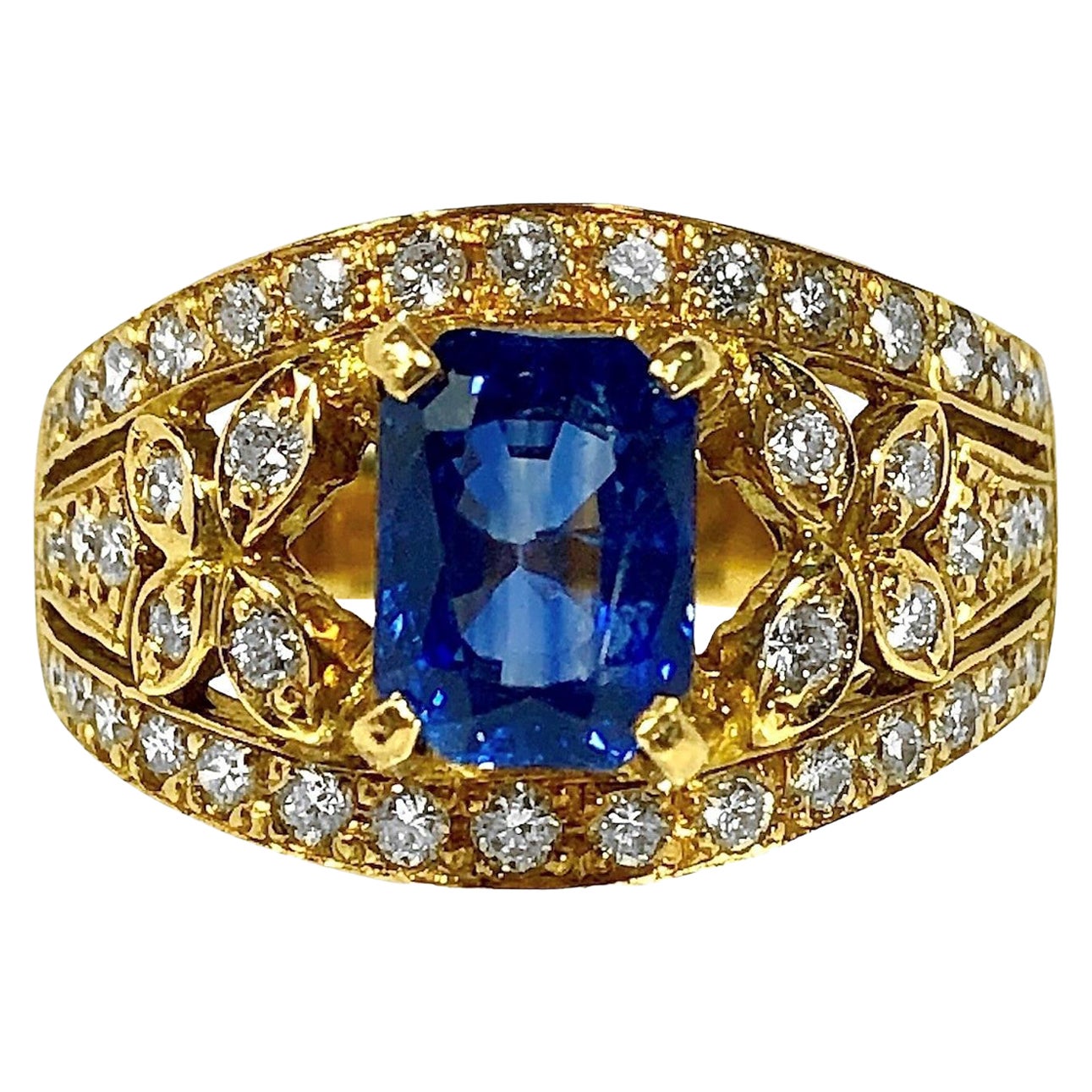 Cocktailring aus 18 Karat Gelbgold mit Diamanten und Saphiren
