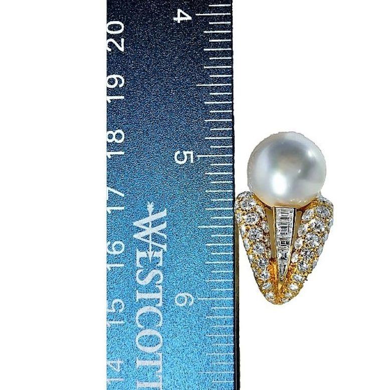 18 Karat Gelbgold, Diamant und Südseeperlen-Ohrringe von Emis Beros 1
