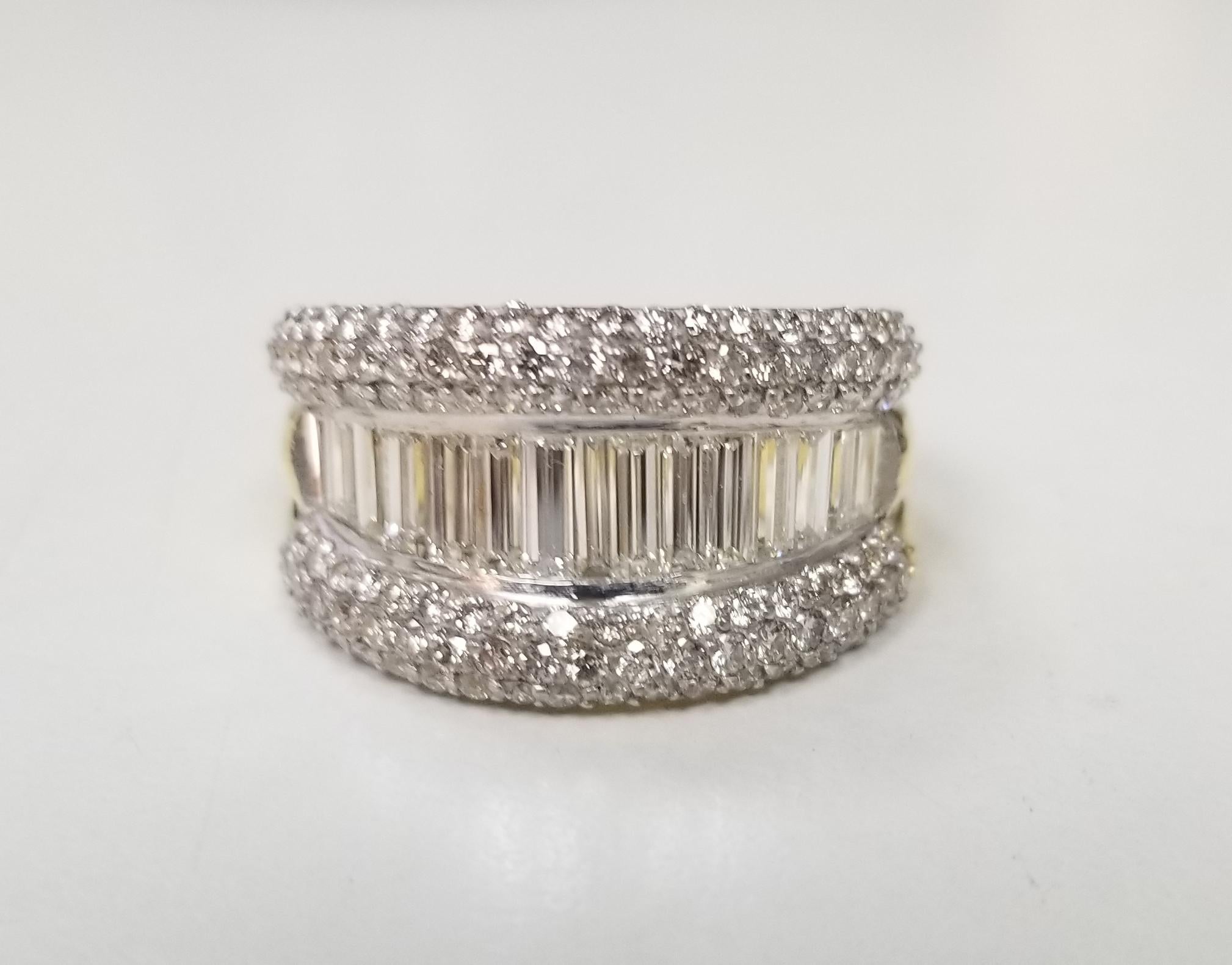  Spezifikationen:
    Hauptstein: 110 PCS RUNDE DIAMONEN 
    DIAMANT: 16 STÜCK BAGUETTE
    CARAT GESAMTGEWICHT: ca. 1,25 CTW
    FARBE/Klarheit: G/VS    
    metall: 18K GELBES GOLD
    typ: CLUSTER-RING
    gewicht:  15.75GRS 
    größe: 7.75 us
