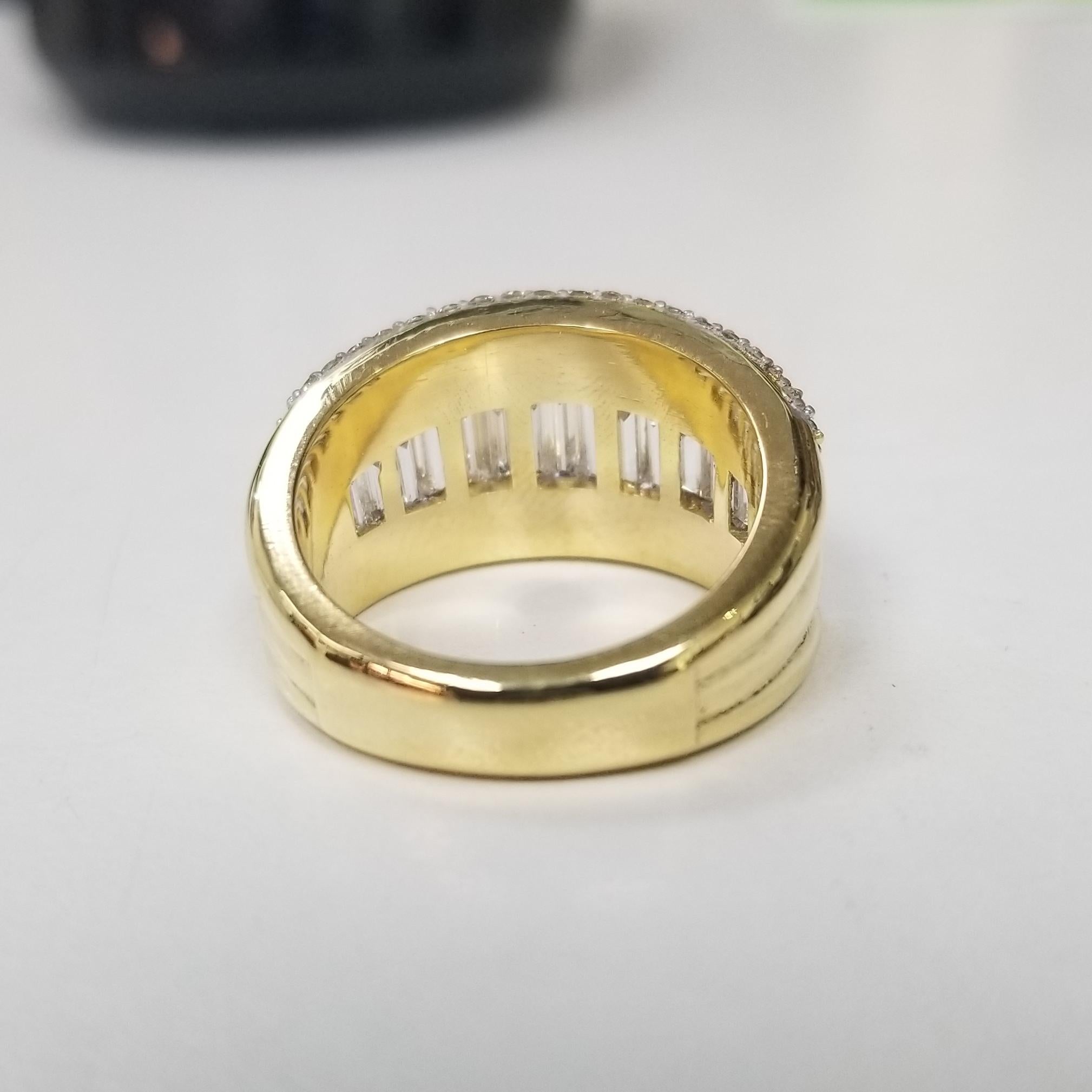 18 Karat Gelbgold Diamant Baguette und runder Ehering (Baguetteschliff)