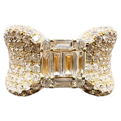 Bague cocktail en or jaune 18 carats avec diamants baguettes et diamants ronds brillants