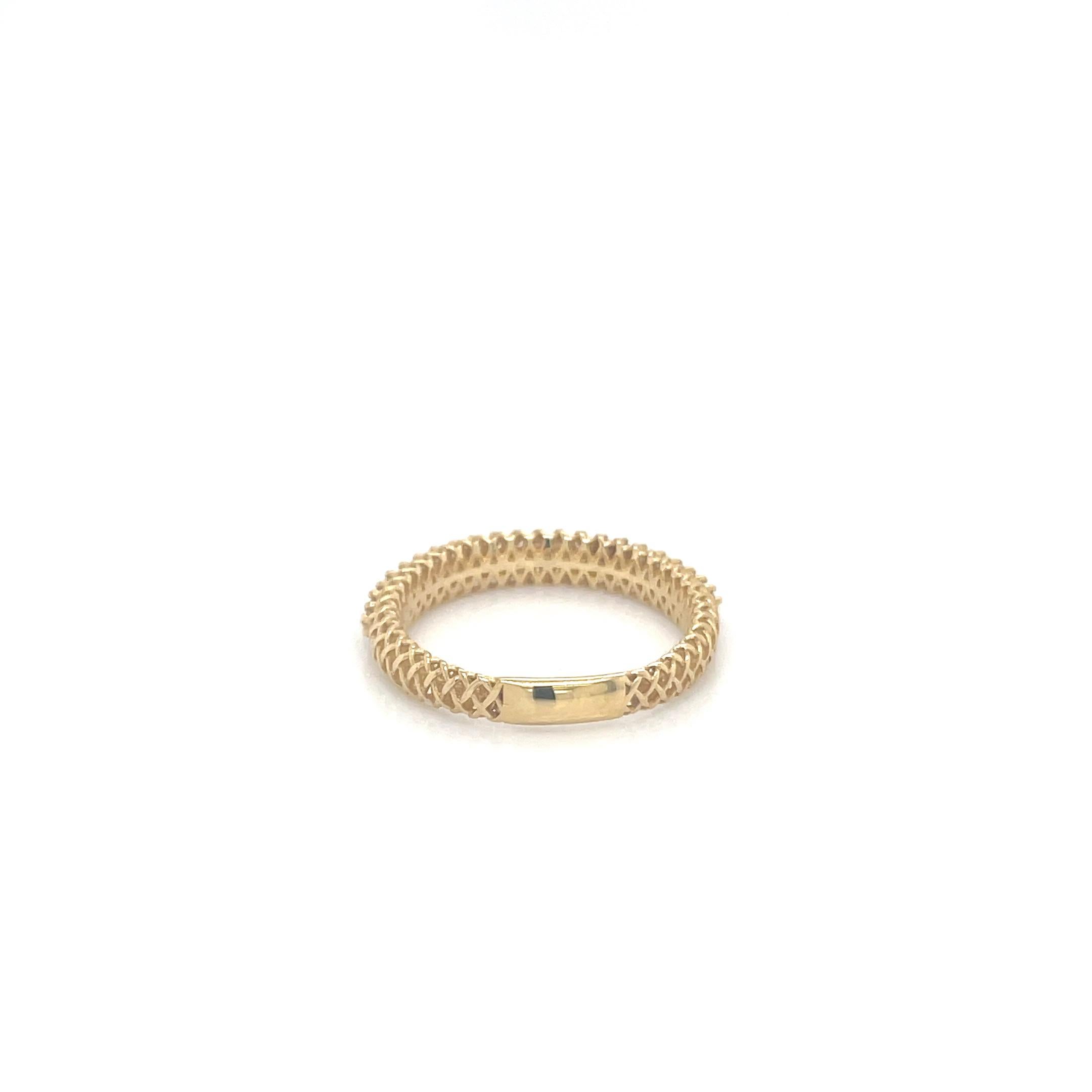 18K Yellow Gold Diamond Band Ring In New Condition For Sale In Ridgefield, CT