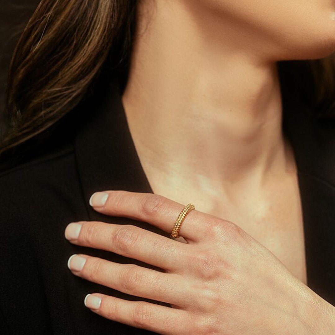 Women's or Men's 18K Yellow Gold Diamond Band Ring For Sale