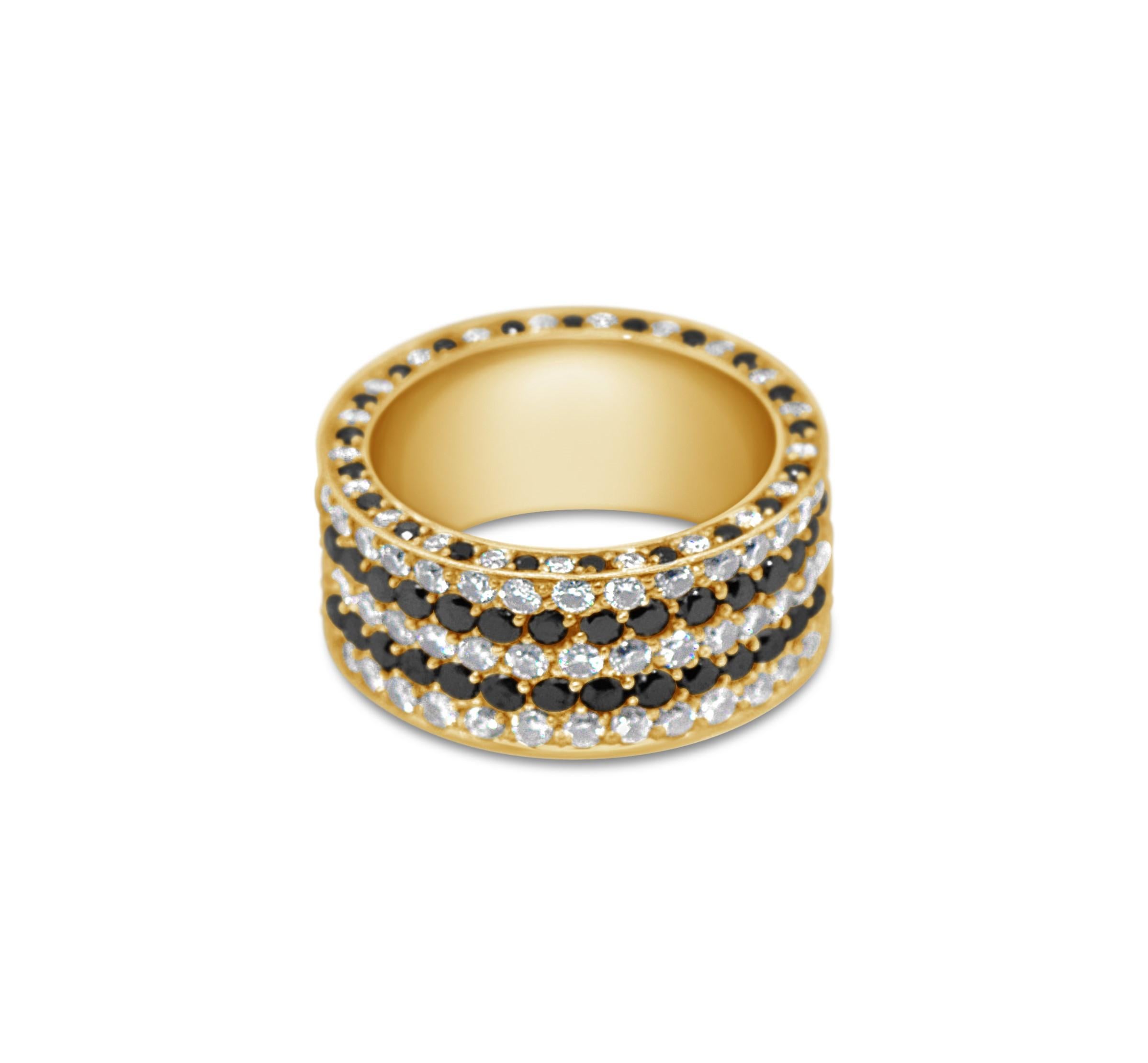 Contemporary 18k Yellow Gold Diamond Band with White and Black Diamonds For Sale