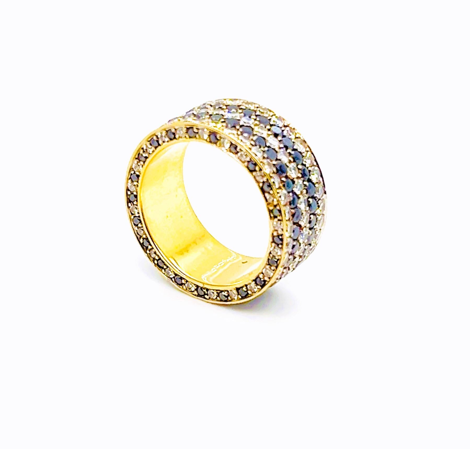 Women's or Men's 18k Yellow Gold Diamond Band with White and Black Diamonds For Sale