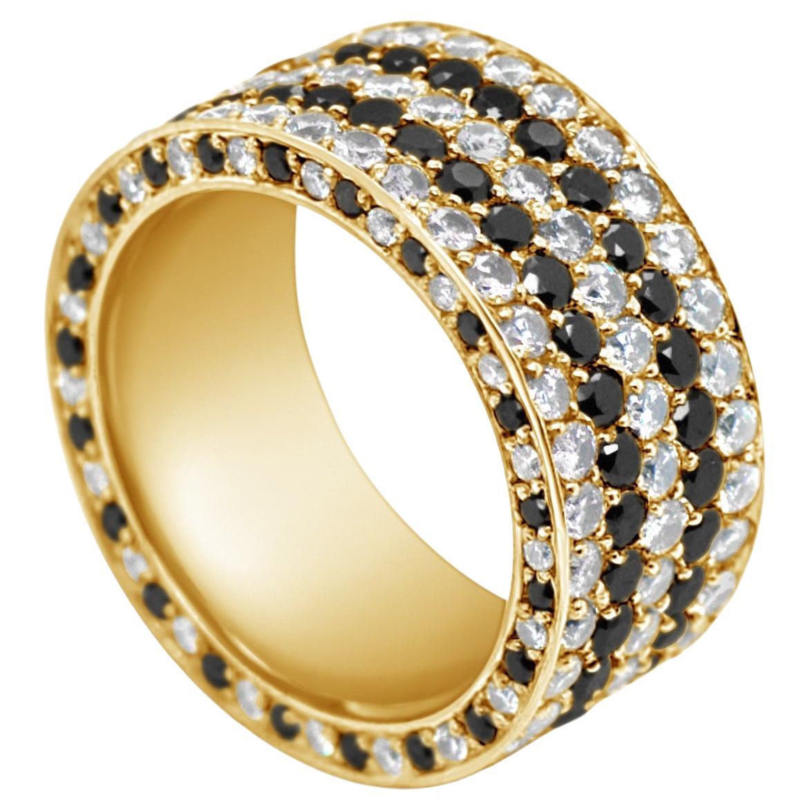 18k Yellow Gold Diamond Band with White and Black Diamonds