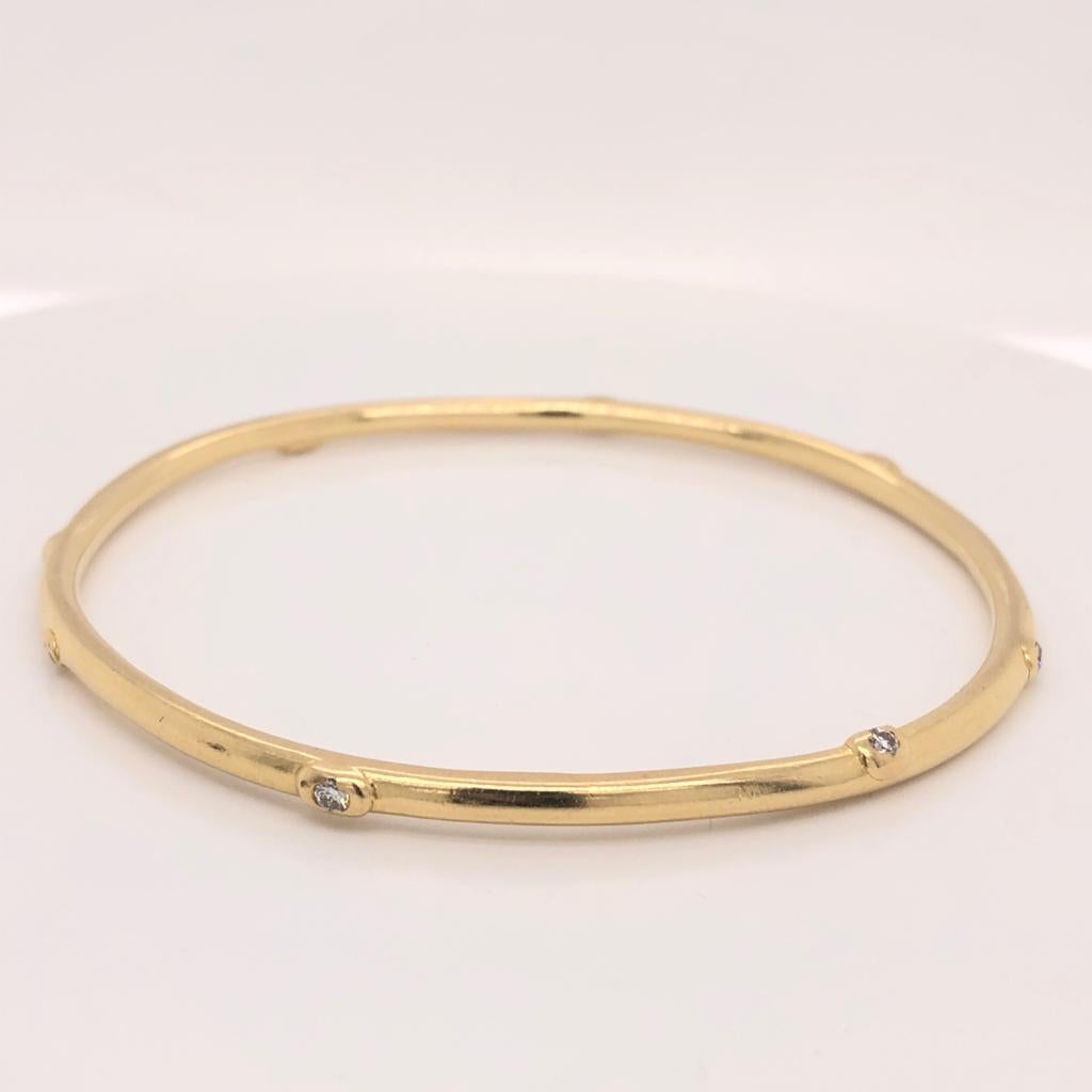 Il s'agit d'un bracelet classique et magnifique en or jaune 18 carats avec des diamants d'un poids total de 0,40 carats.
Ce bracelet à la coupe ronde est magnifique, haut de gamme et élégant. Le classique fantaisie Diamond se porte sur une petite