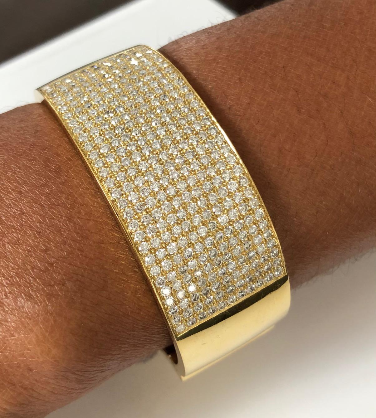 Beautiful and stylish Bangle bracelet, made in 18K Yellow Gold and set with 319 round Diamonds 6.50 carats, this bracelet features our own push-button opener for easy use.
Bracelet Width: 7/8 inch ( 2.3 CM )

We design and manufacture our jewelry in