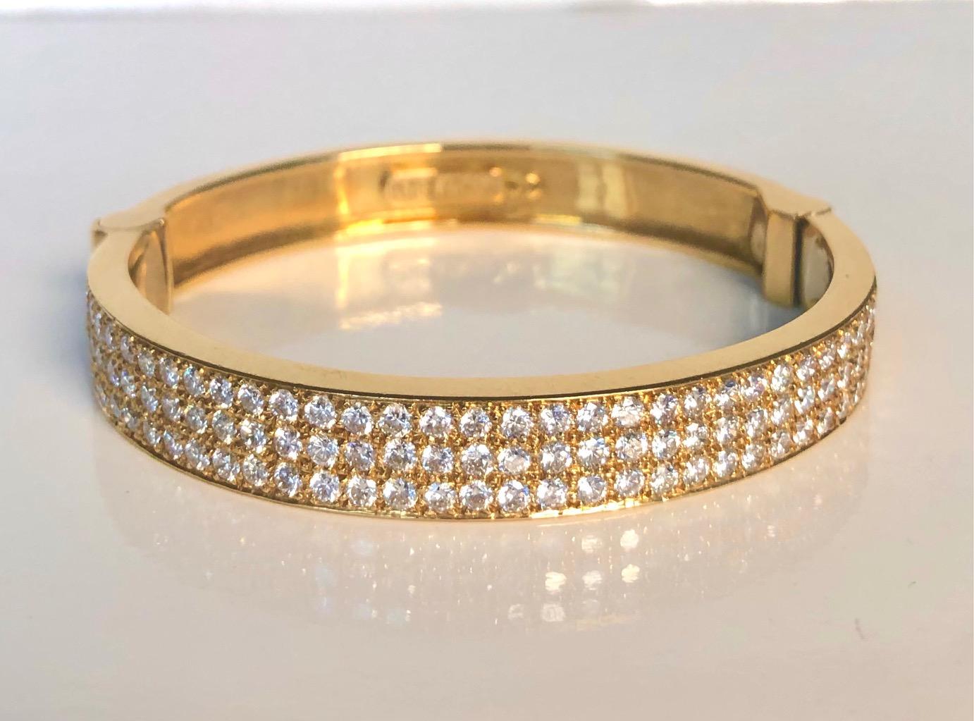 Contemporary 18 Karat Yellow Gold Diamond Bangle Bracelet For Sale