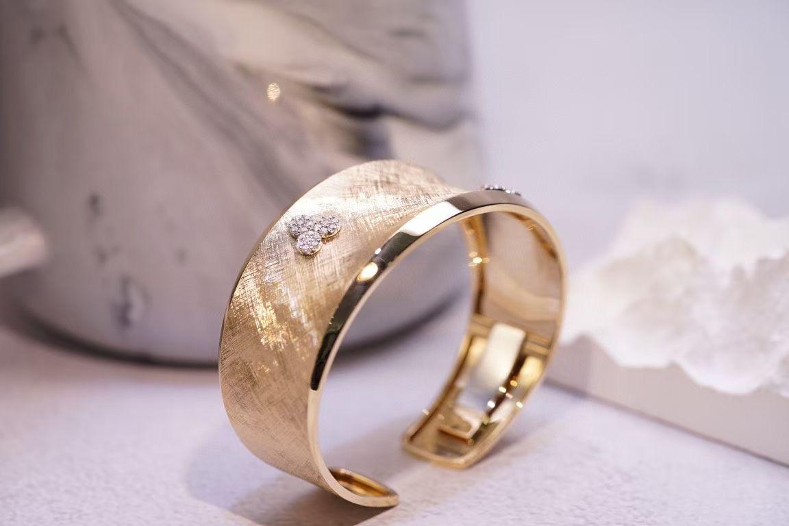 18K Gelbgold Diamant-Armreif im Zustand „Neu“ im Angebot in Kowloon, HK