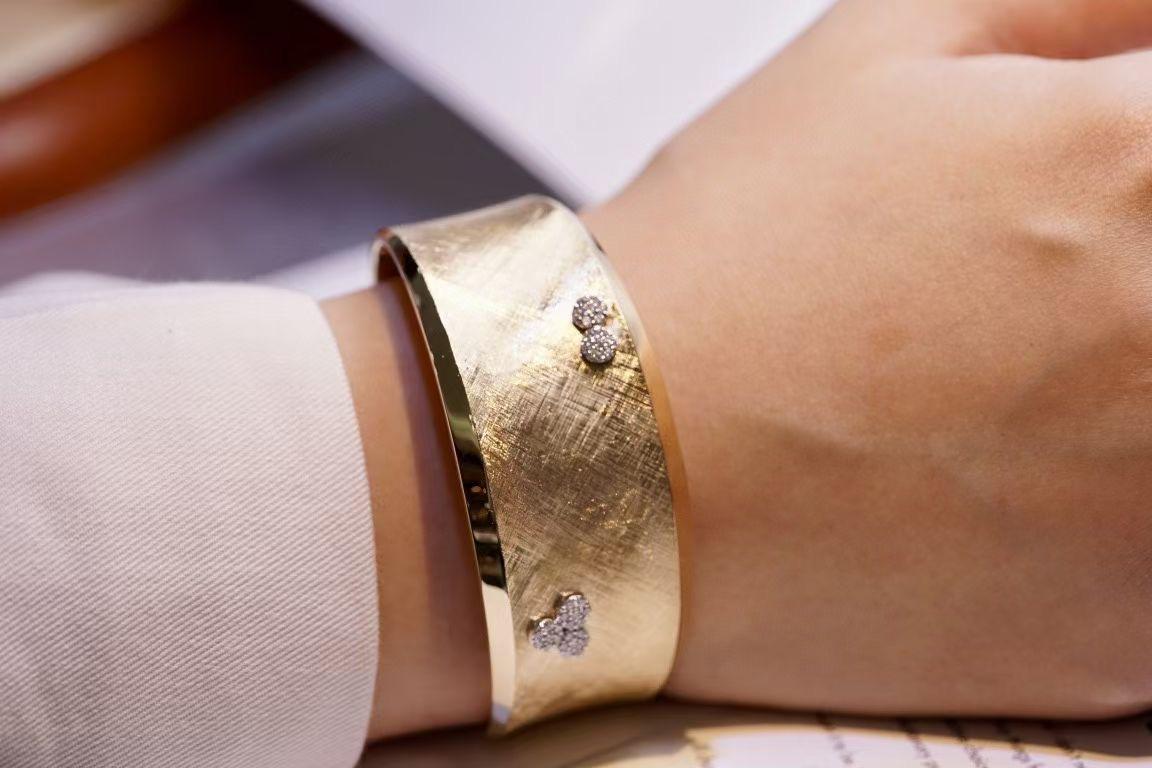 18K Gelbgold Diamant-Armreif für Damen oder Herren im Angebot