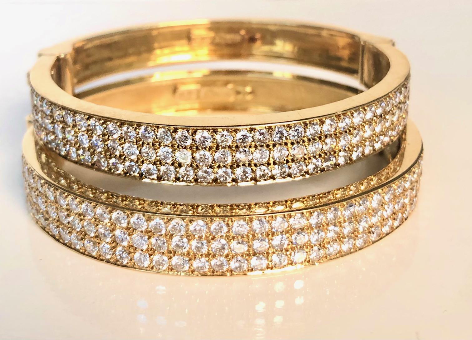 18 Karat Yellow Gold Diamond Bangle Bracelet For Sale 1