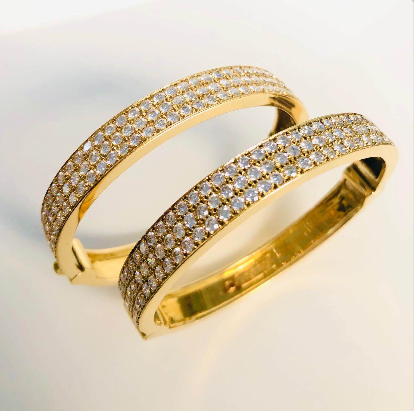 18 Karat Yellow Gold Diamond Bangle Bracelet For Sale 3