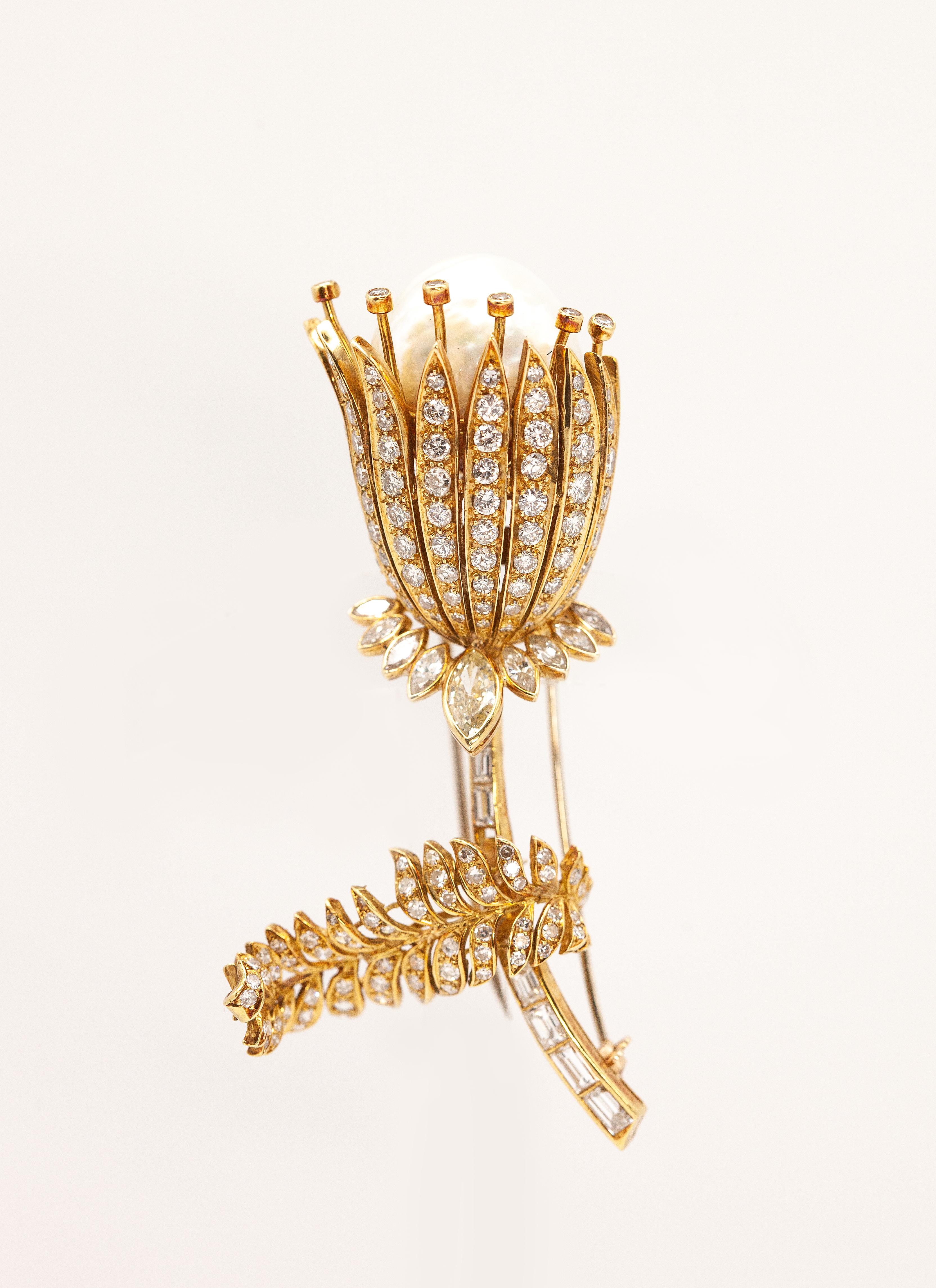 1960s 18K Yellow Gold Diamond Baroque Pearl Flower Fur Clip Brooch For Sale 7