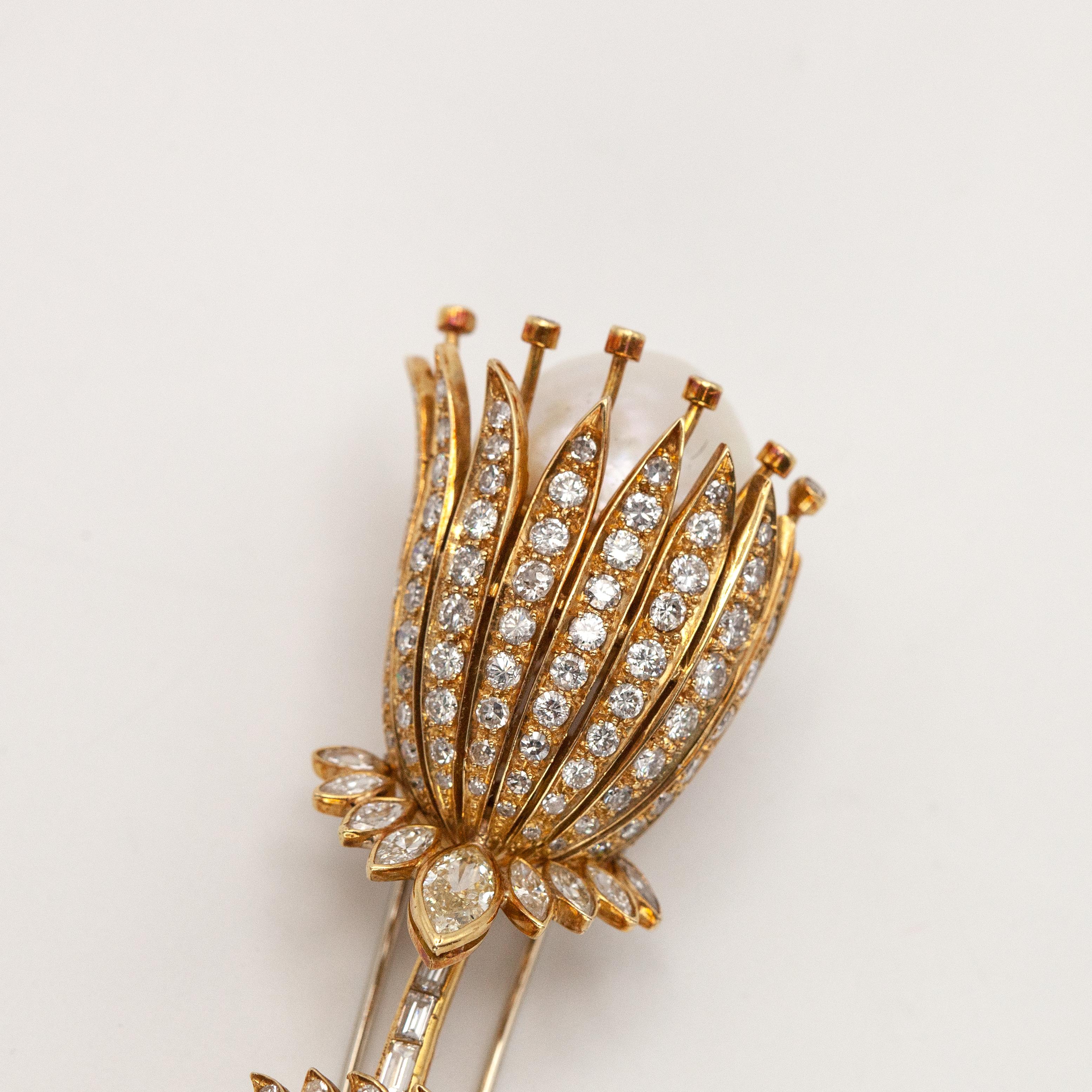 Round Cut 1960s 18K Yellow Gold Diamond Baroque Pearl Flower Fur Clip Brooch For Sale