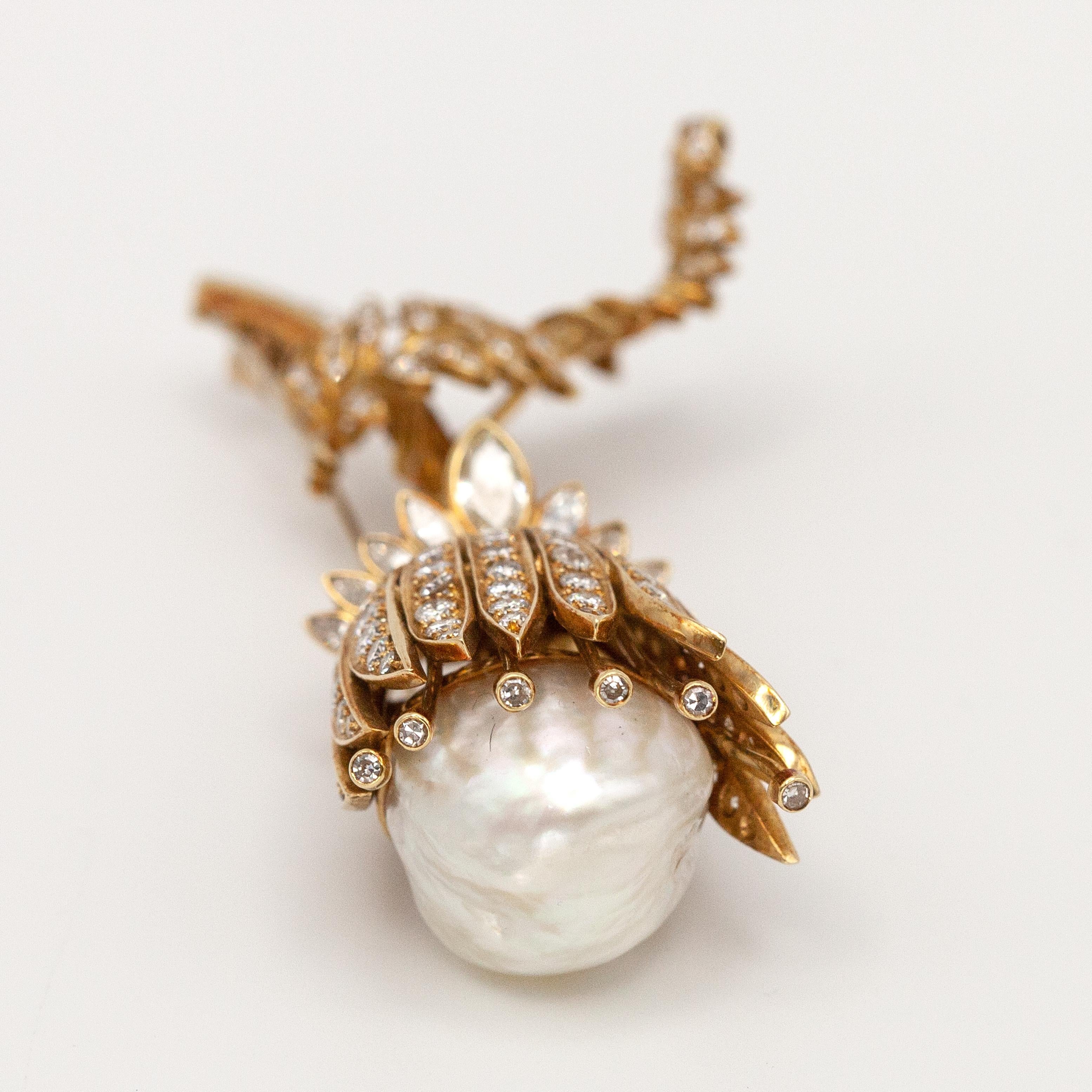 1960s 18K Yellow Gold Diamond Baroque Pearl Flower Fur Clip Brooch In Excellent Condition For Sale In New York, NY