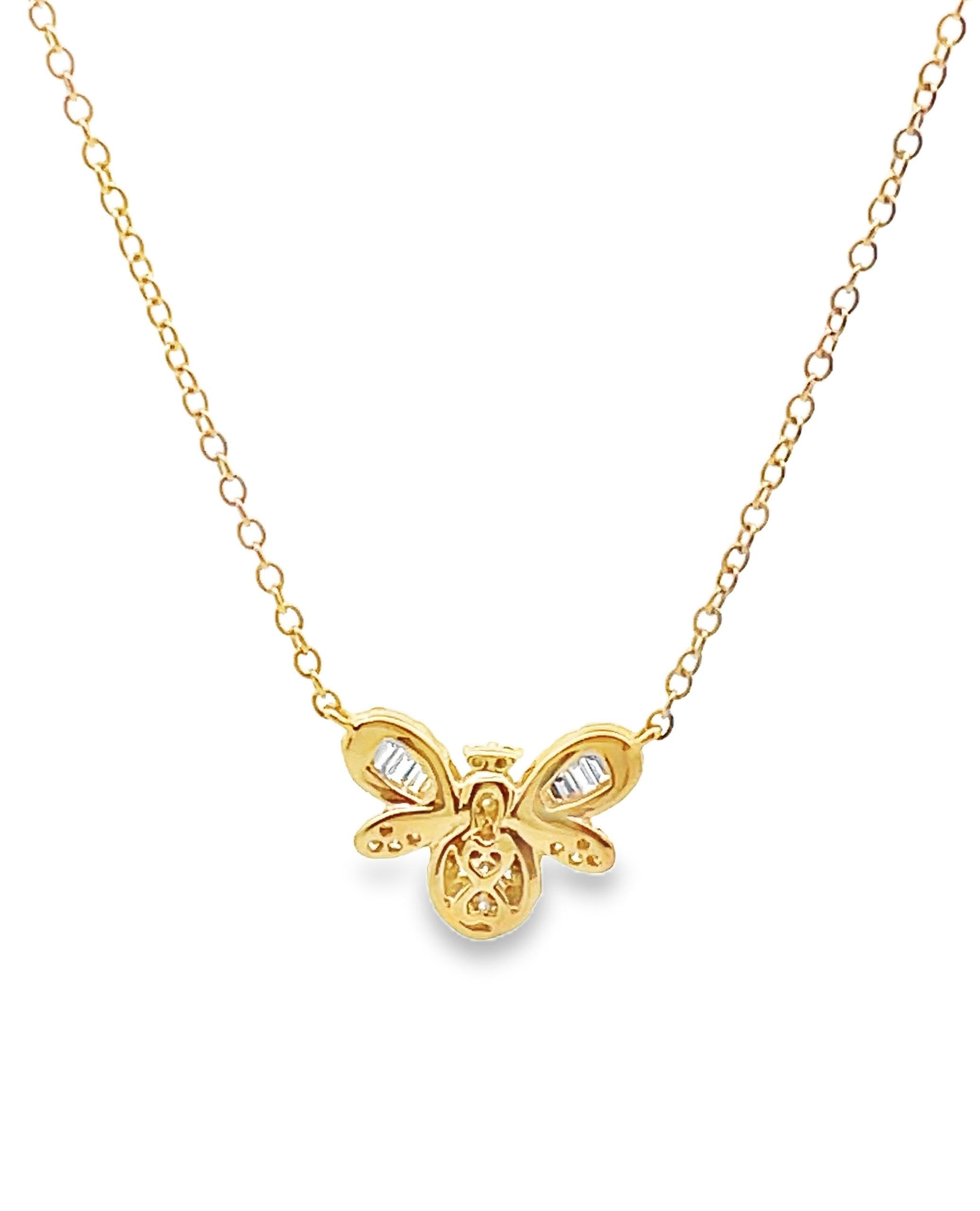 Taglio misto Collana con ciondolo a forma di ape in oro giallo 18K con diamanti neri rotondi in vendita