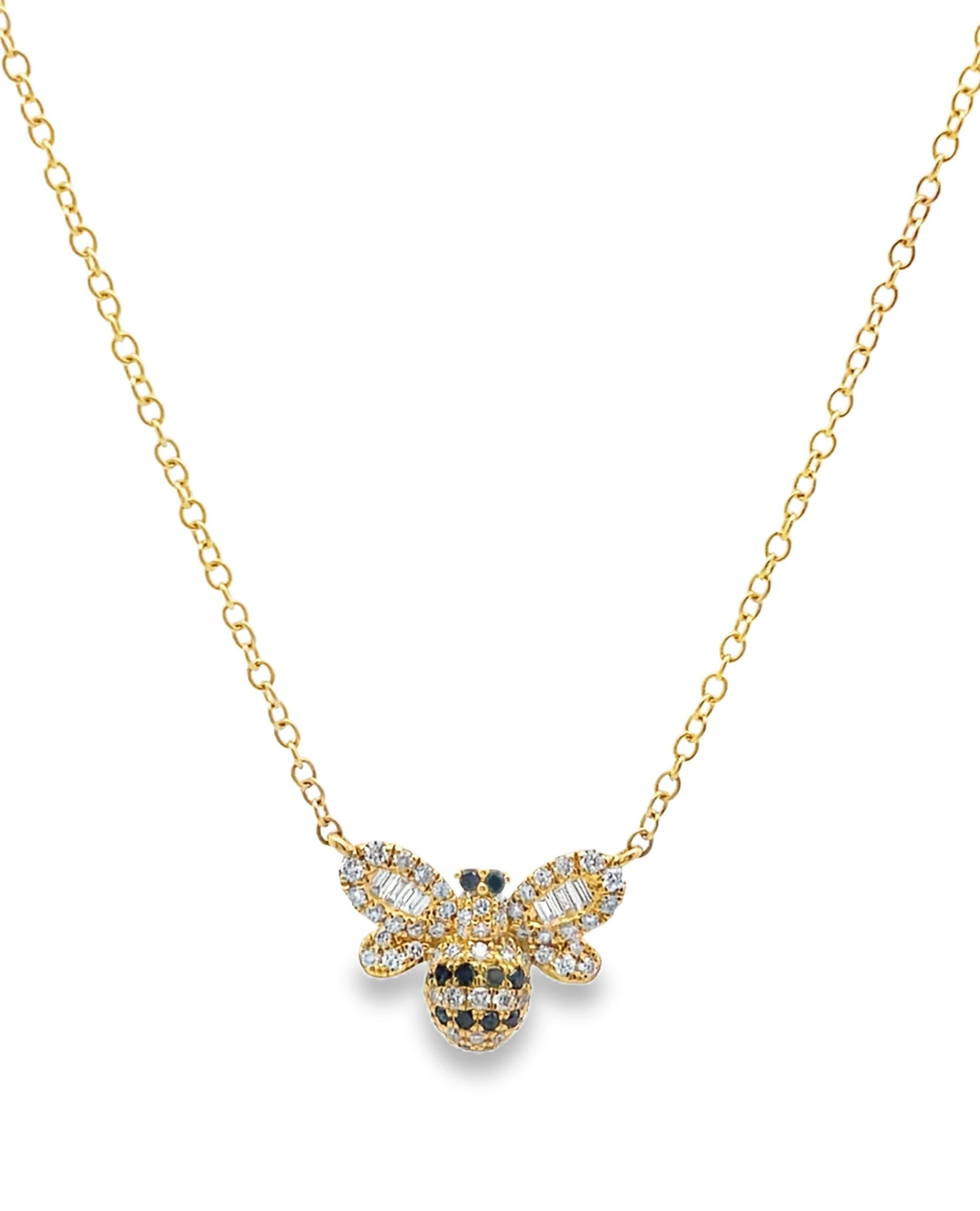 Collana con ciondolo a forma di ape in oro giallo 18K con diamanti neri rotondi In condizioni Nuovo in vendita a Old Tappan, NJ