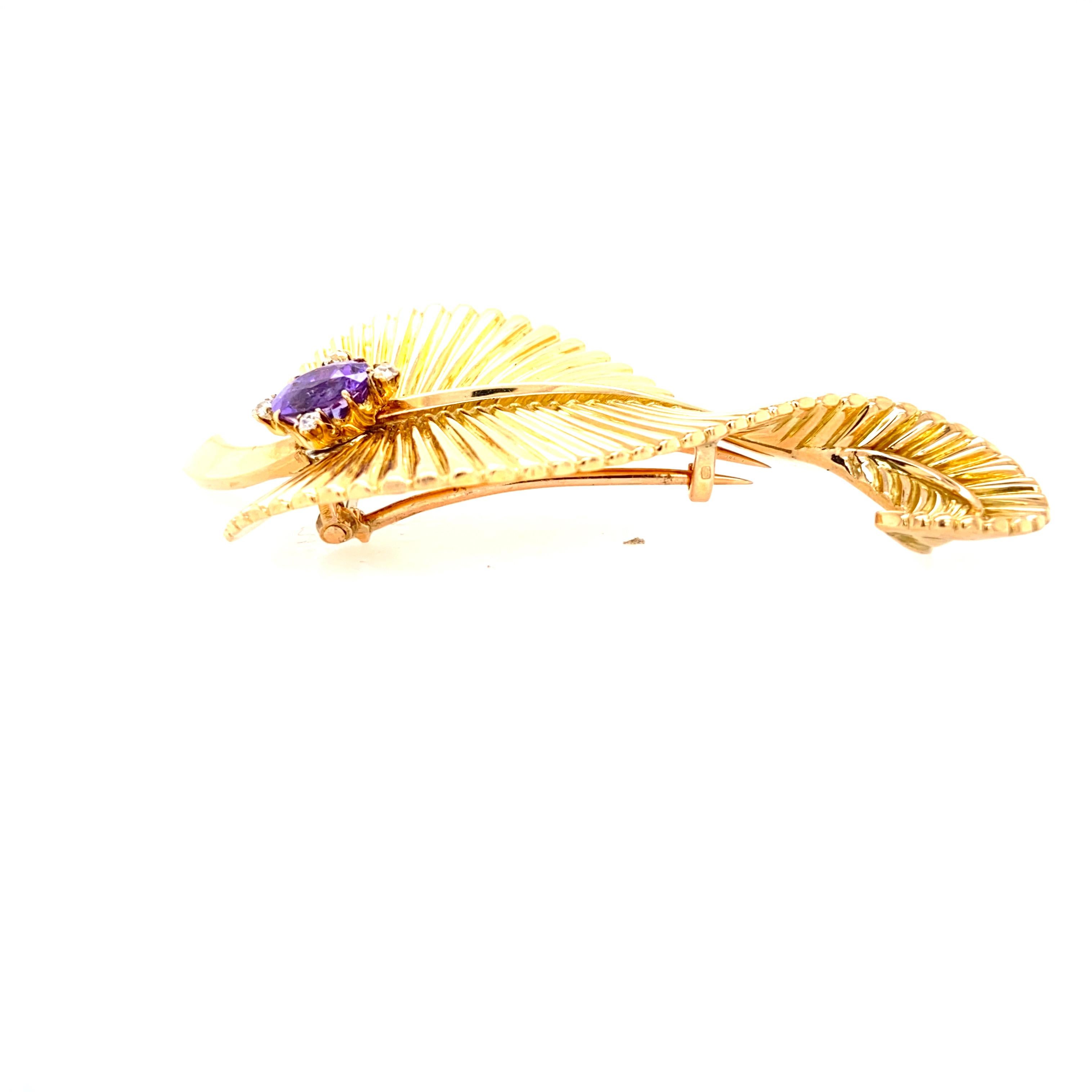 18 Karat Yellow Gold Diamond Brooch In Excellent Condition For Sale In New York, NY