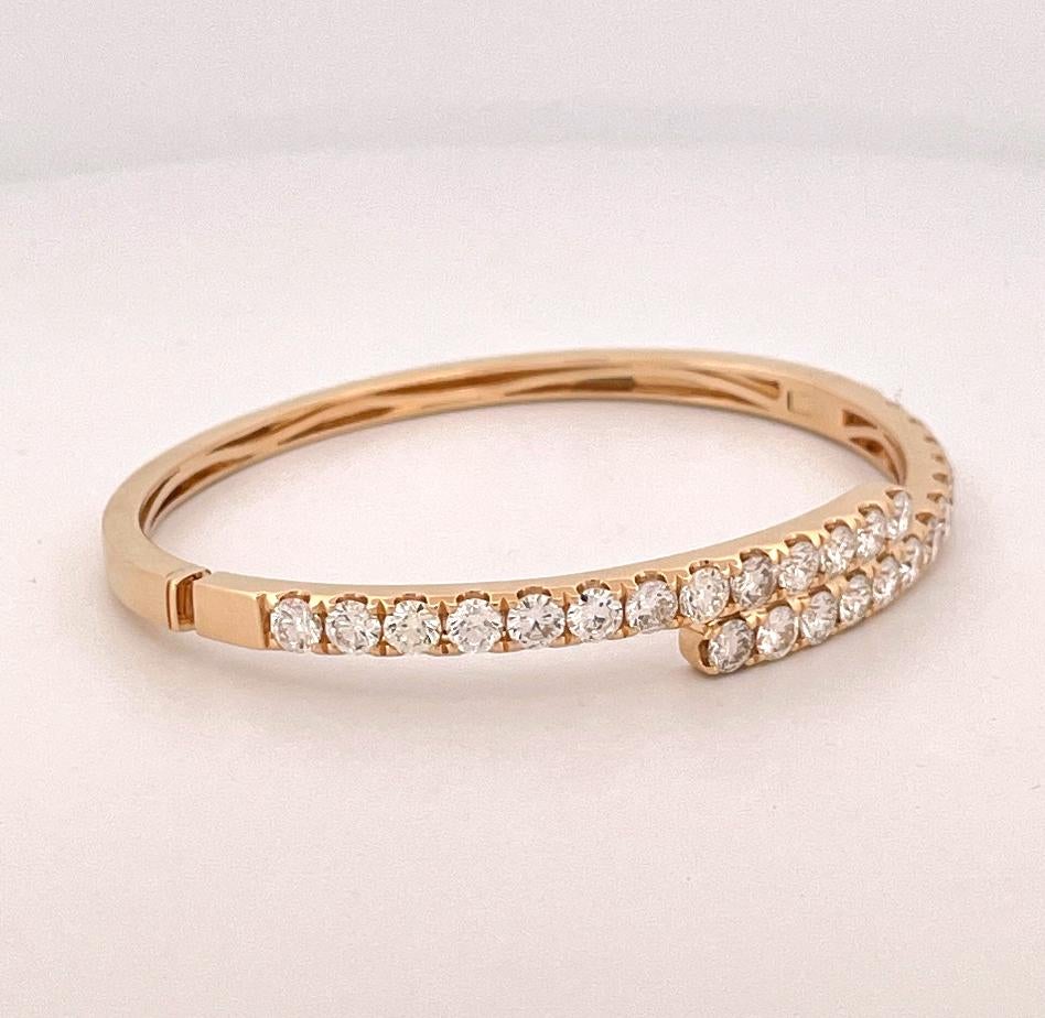 Bypass-Armreif aus 18 Karat Gelbgold mit Diamanten im Angebot 4