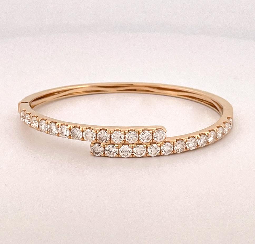 Bypass-Armreif aus 18 Karat Gelbgold mit Diamanten im Angebot 5