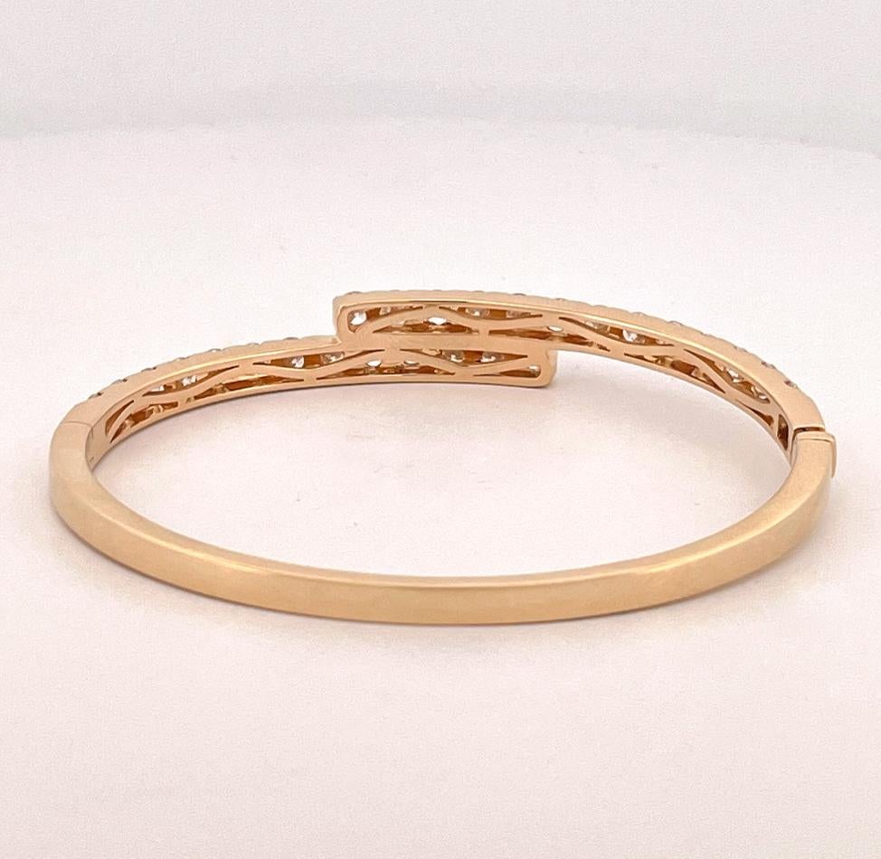 Bypass-Armreif aus 18 Karat Gelbgold mit Diamanten im Angebot 1