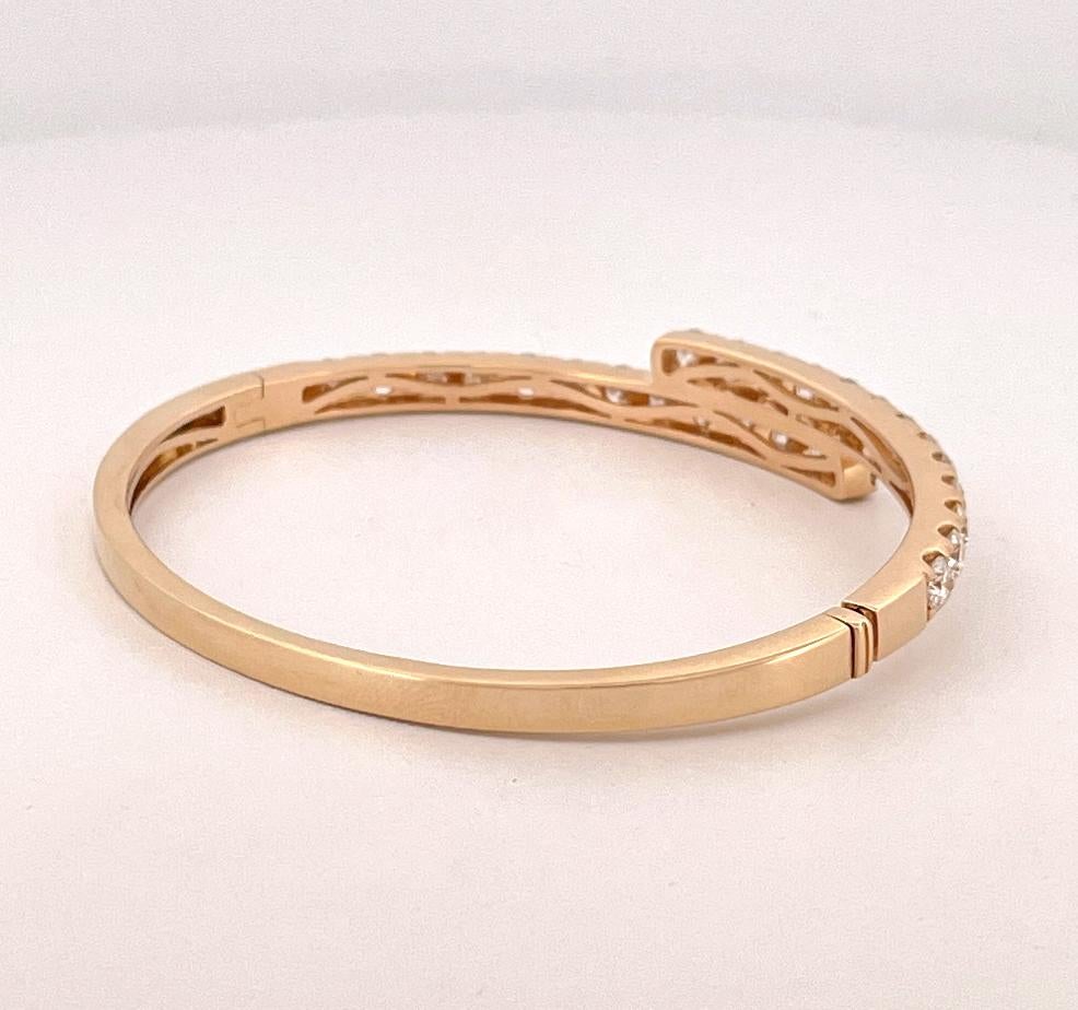 Bypass-Armreif aus 18 Karat Gelbgold mit Diamanten im Angebot 2