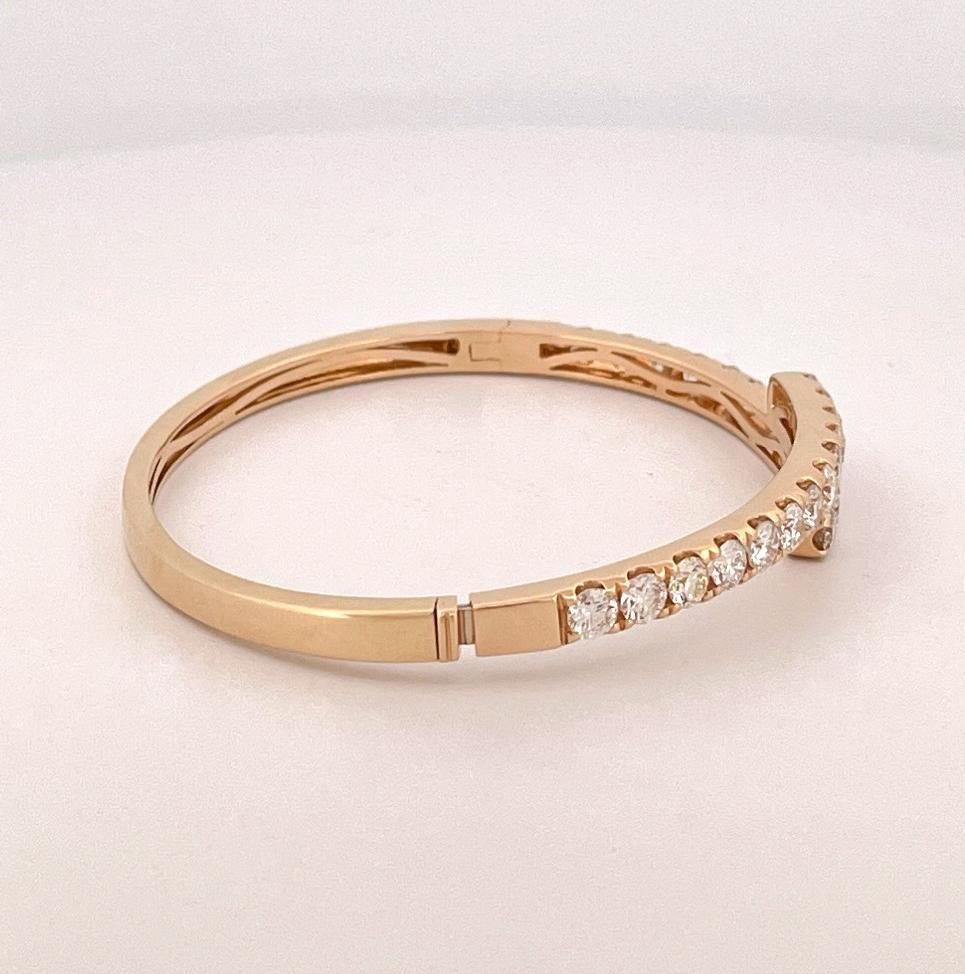 Bypass-Armreif aus 18 Karat Gelbgold mit Diamanten im Angebot 3