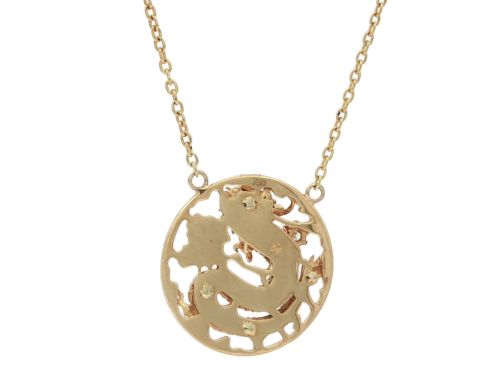 Taglio brillante Ciondolo rotondo del Drago Cinese in oro giallo 18k con diamante e catena a cavo regolabile in vendita