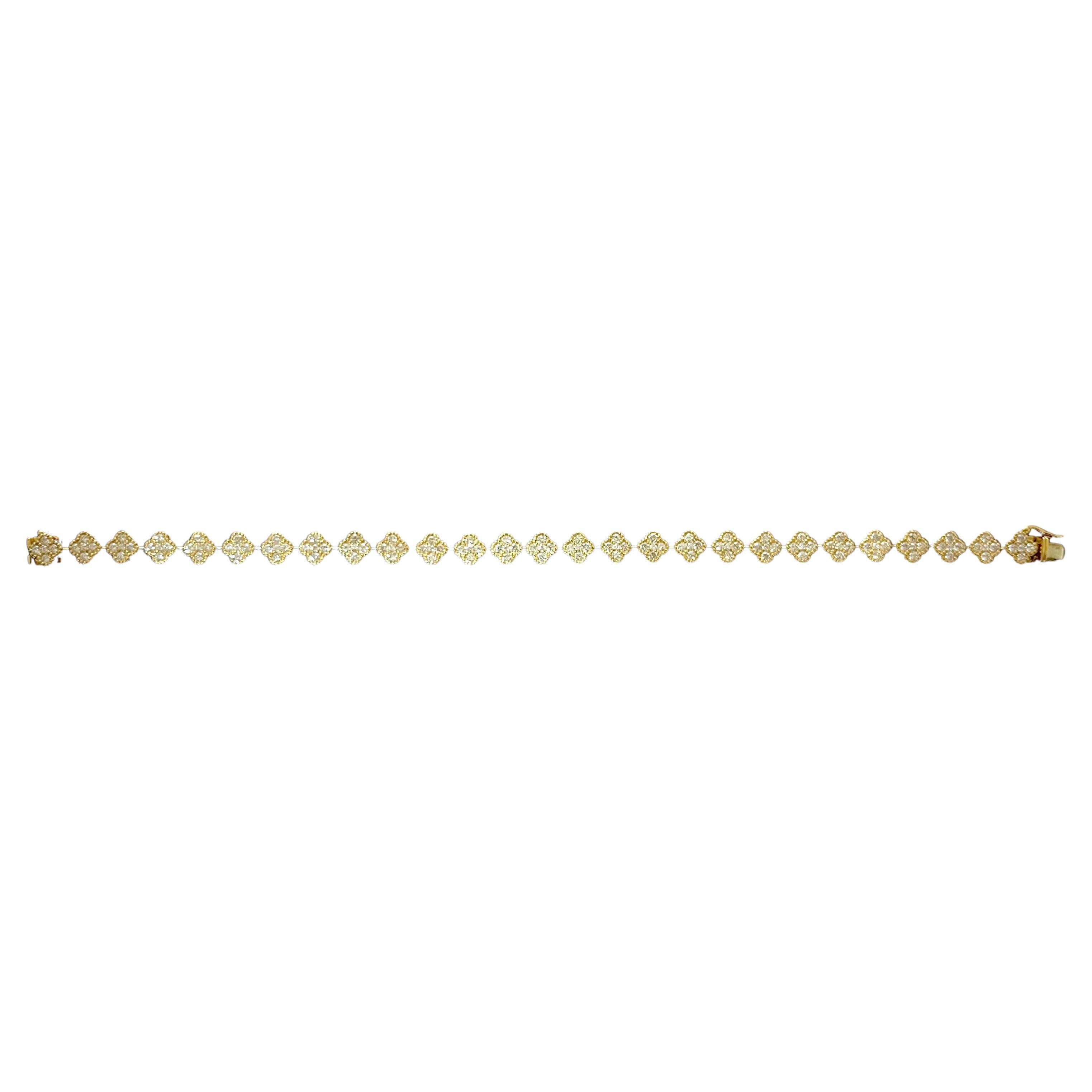 Taille brillant Bracelet tennis de style trèfle en or jaune 18 carats avec diamants en vente
