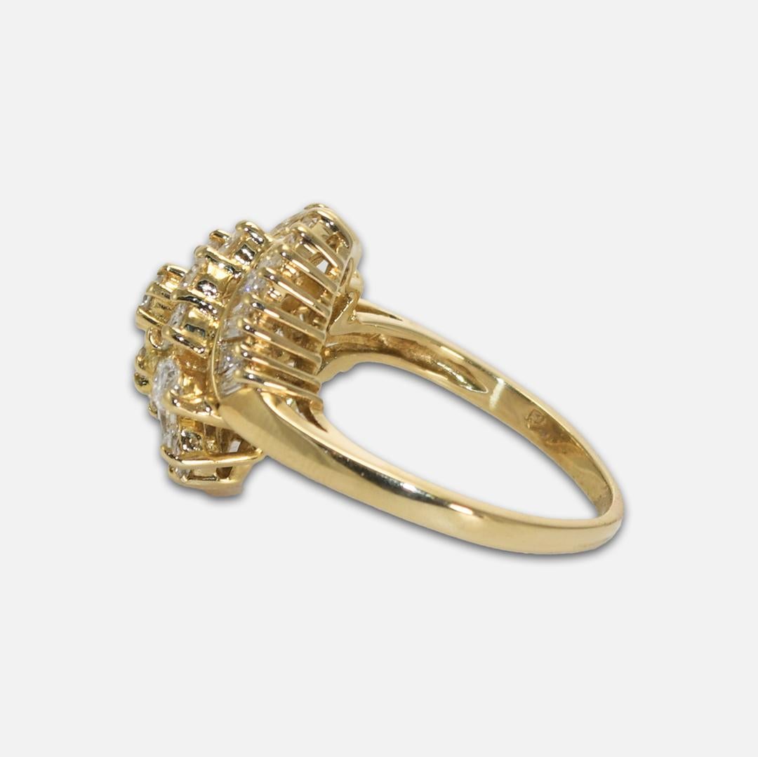 Women's or Men's 18K Yellow Gold Diamond Cluster Ring 1.50ct For Sale