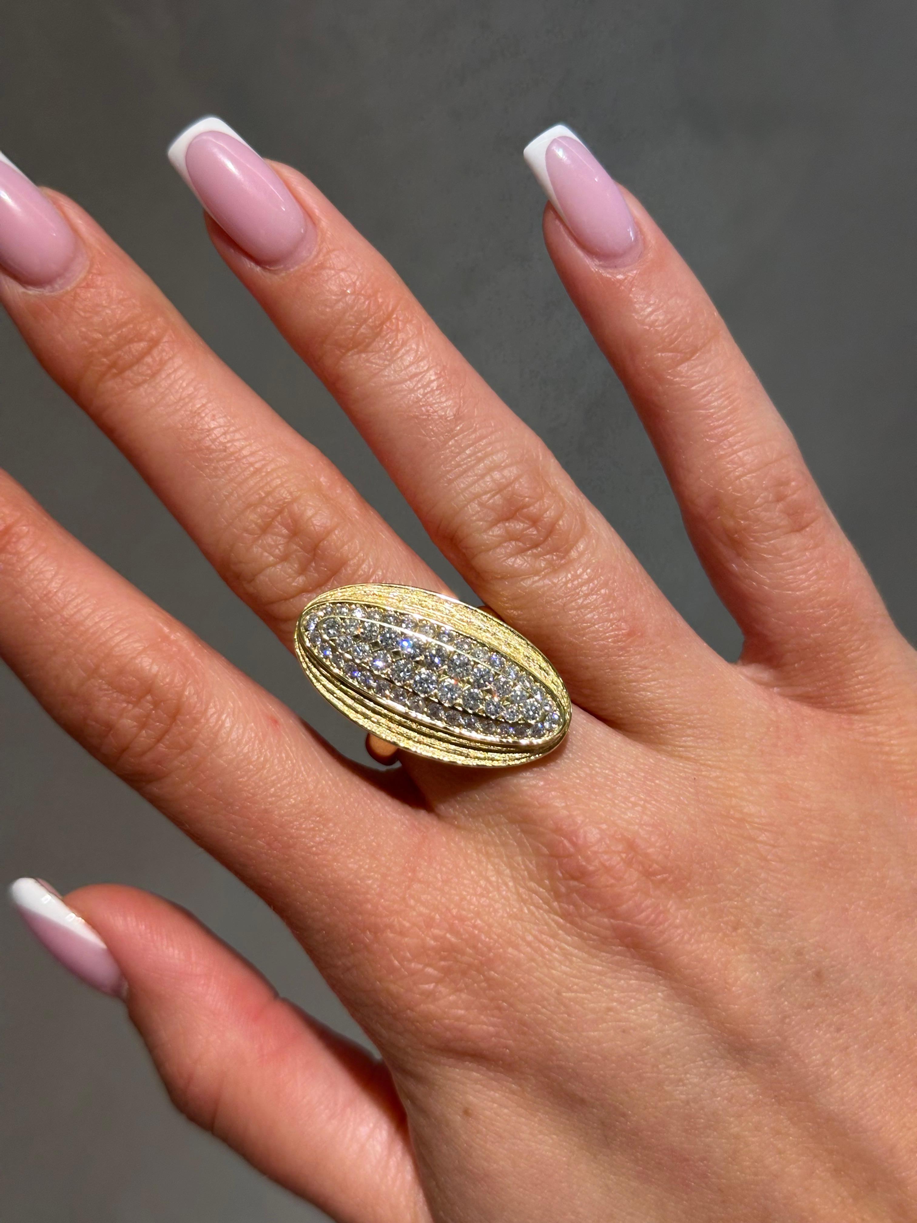 Anillo Cóctel Oro Amarillo 18K y Diamantes Corte redondo en venta