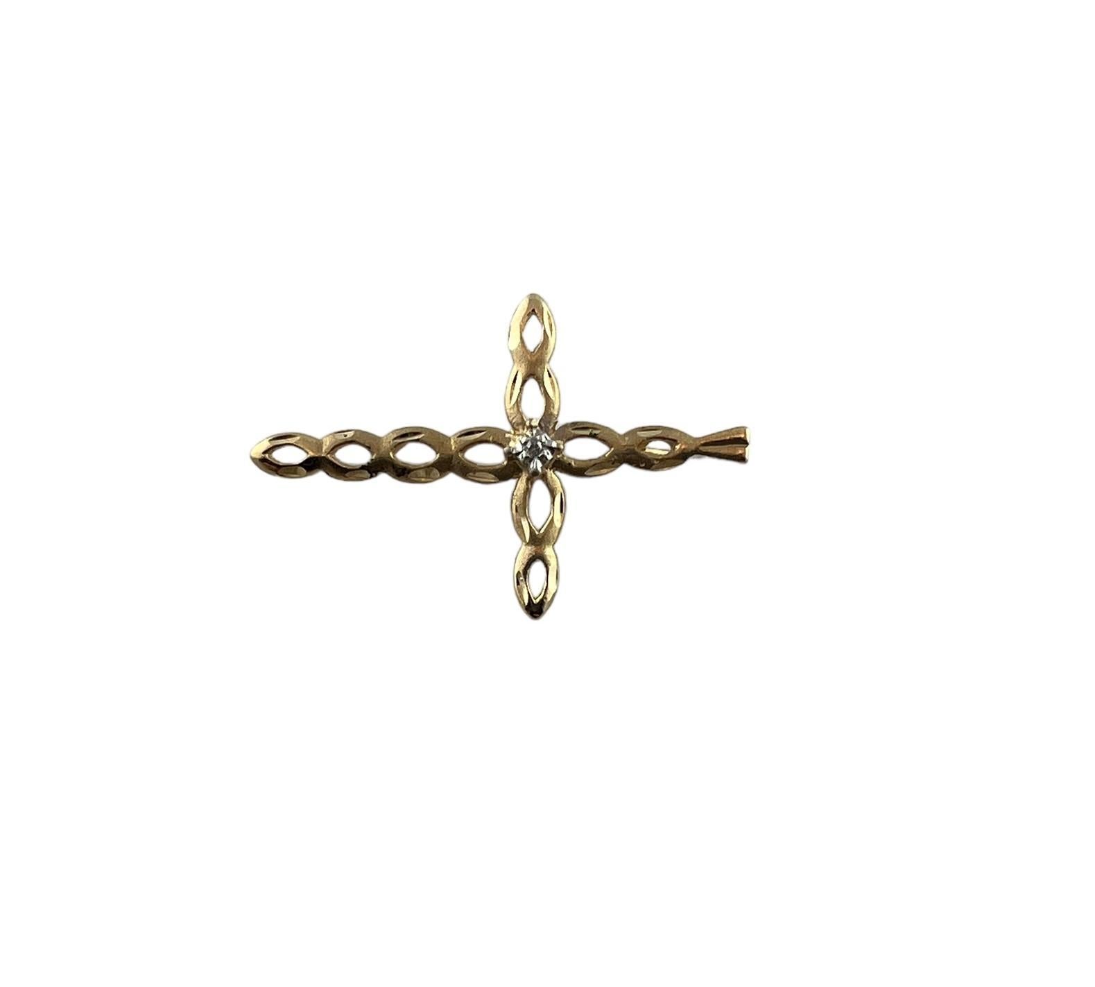 18K Yellow Gold Diamond Cross Pendant

This cross pendant is set in 18K yellow gold with a single cut diamond in its center

The diamond is approx. .005cts and SI1 clarity, H color

Pendant measures approx. 29.2 mm x 19.1 mm x 1.0 mm

0.8  grams /