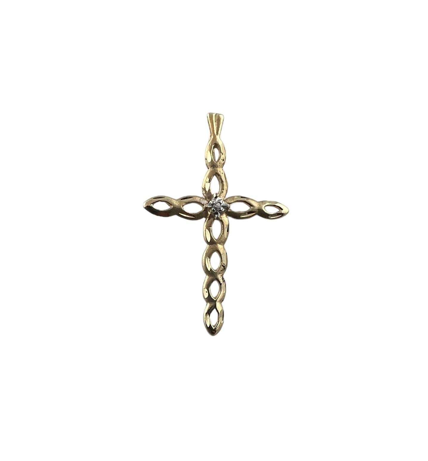 18K Yellow Gold Diamond Cross Pendant #15547 In Good Condition For Sale In Washington Depot, CT